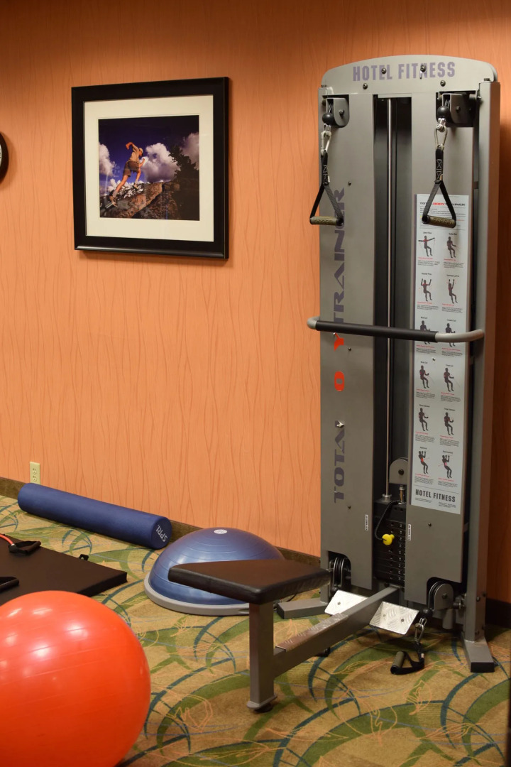 Holiday Inn Express Hotel & Suites Pratt by IHG