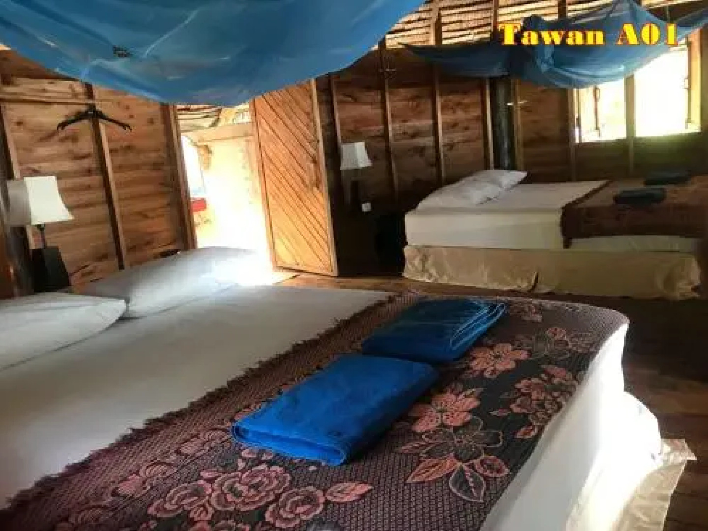Tawan Bar and Bungalow