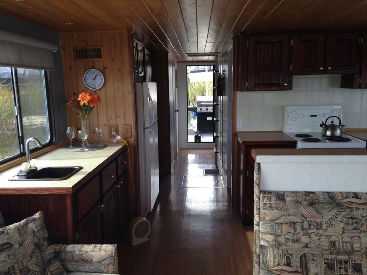 Diverse Rentals & Vacations FLOATEL