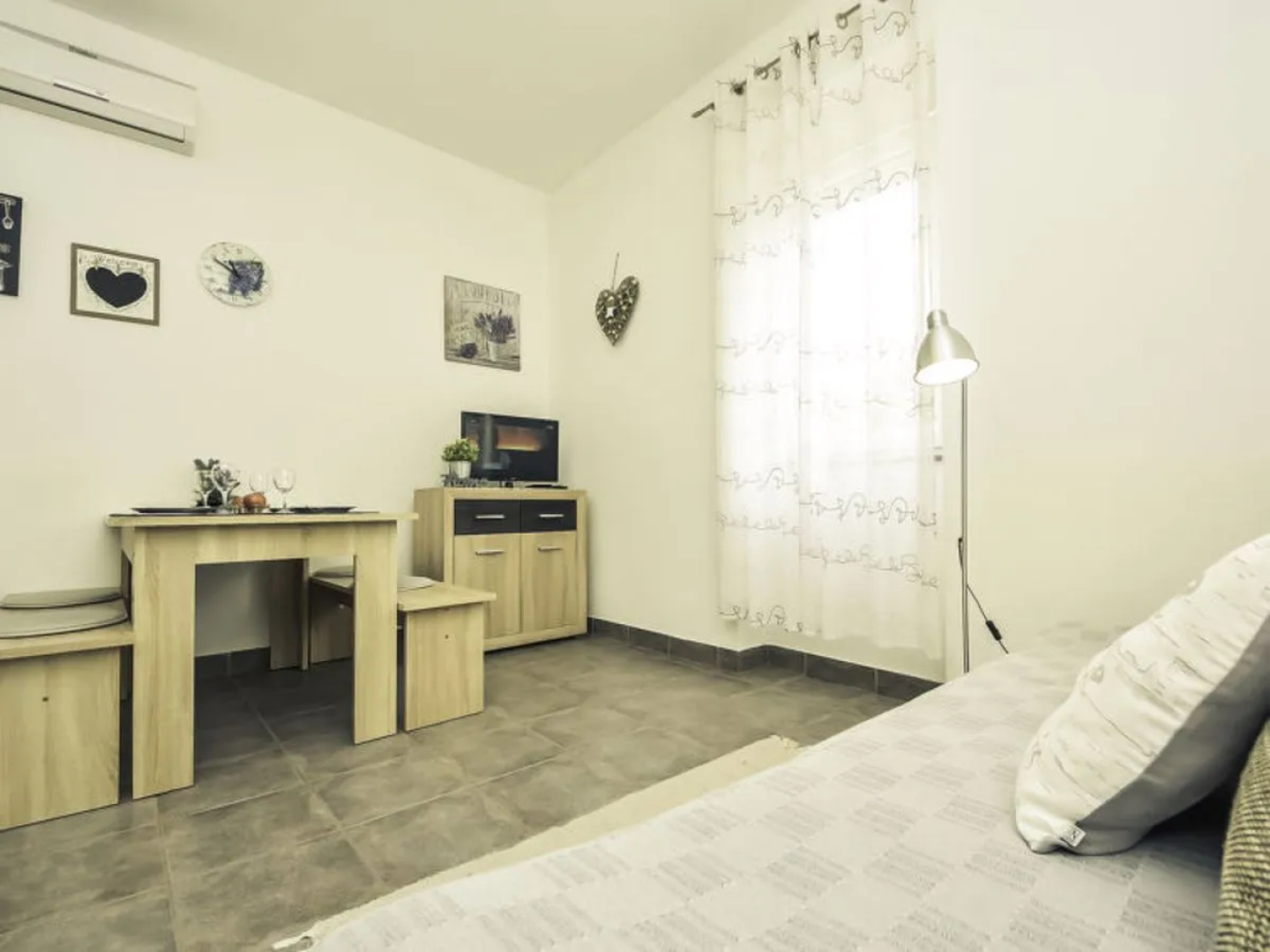Apartment Snježana Karlobag 28020