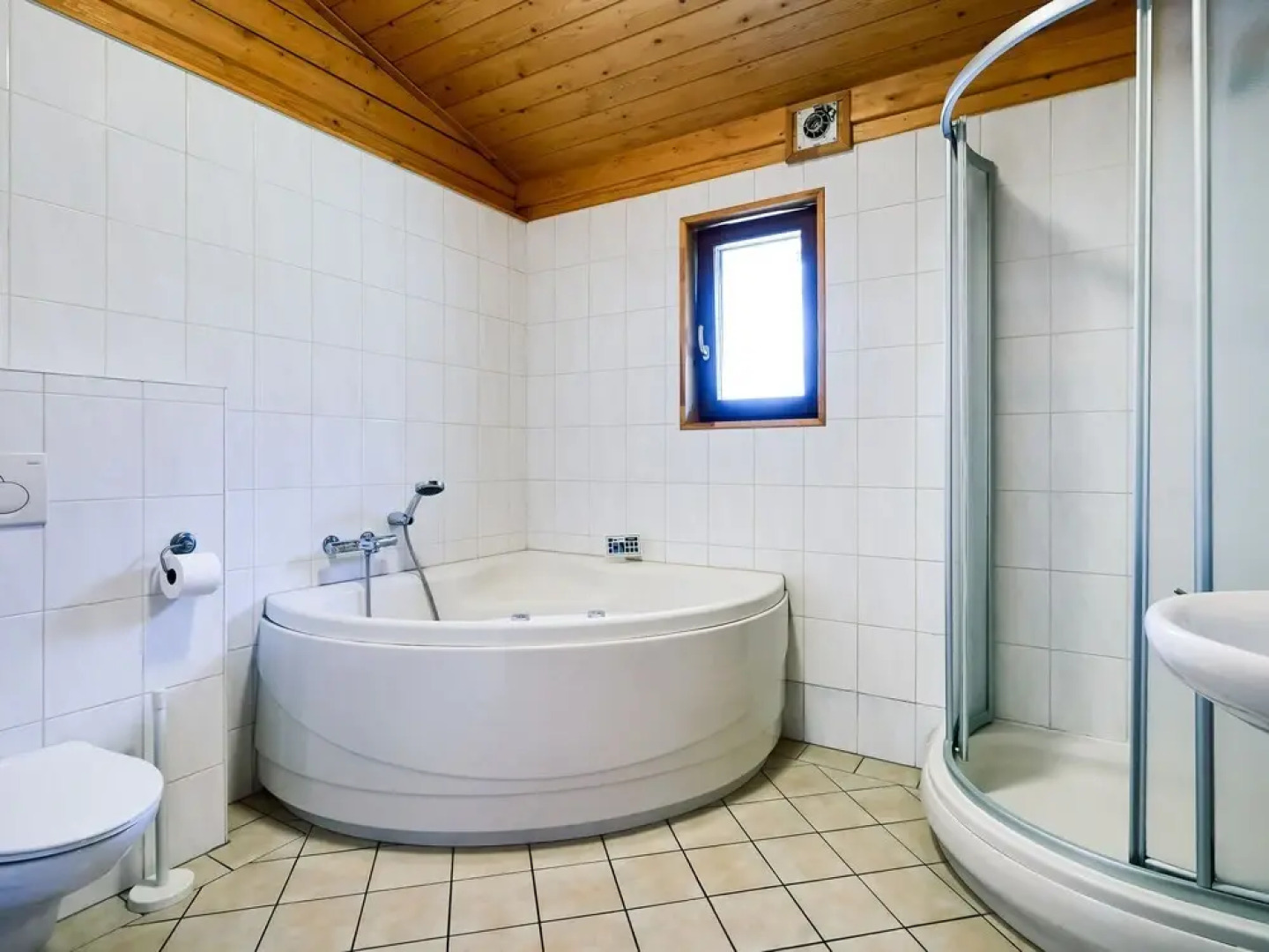 Garden-View Bungalow in Holten near Forest