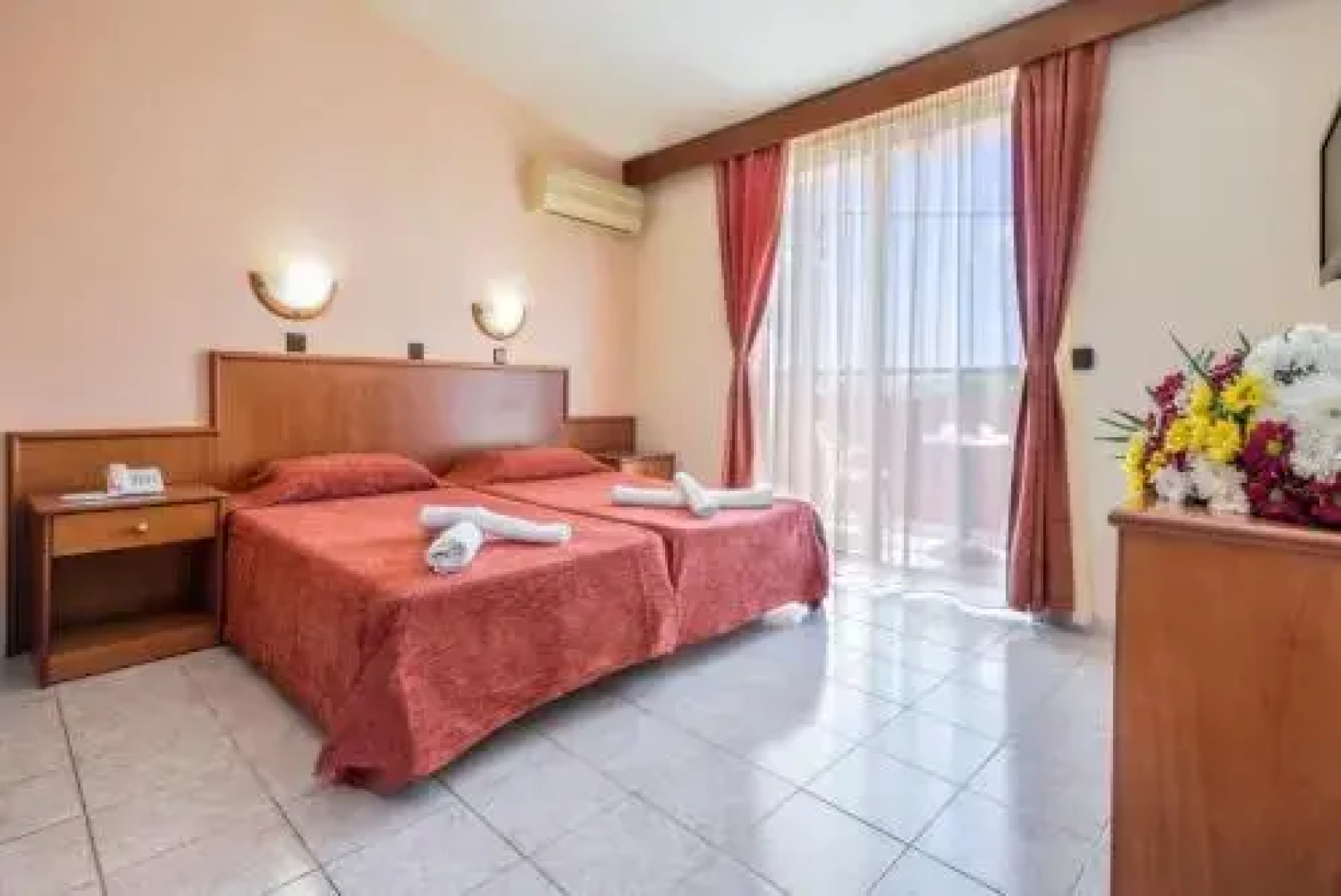 Denphill Apartments & Hotel