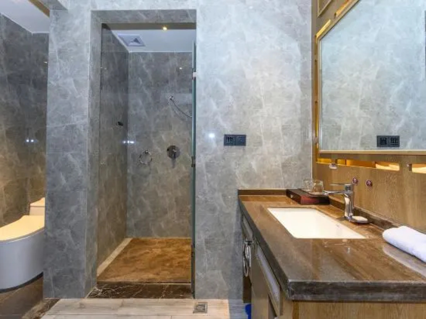 Hongman Hongfu Hotel (Guang'an Linshui Modern Life Hall)