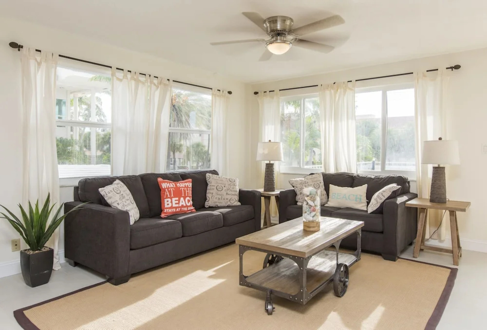 Sunny Shores Inn & Suites