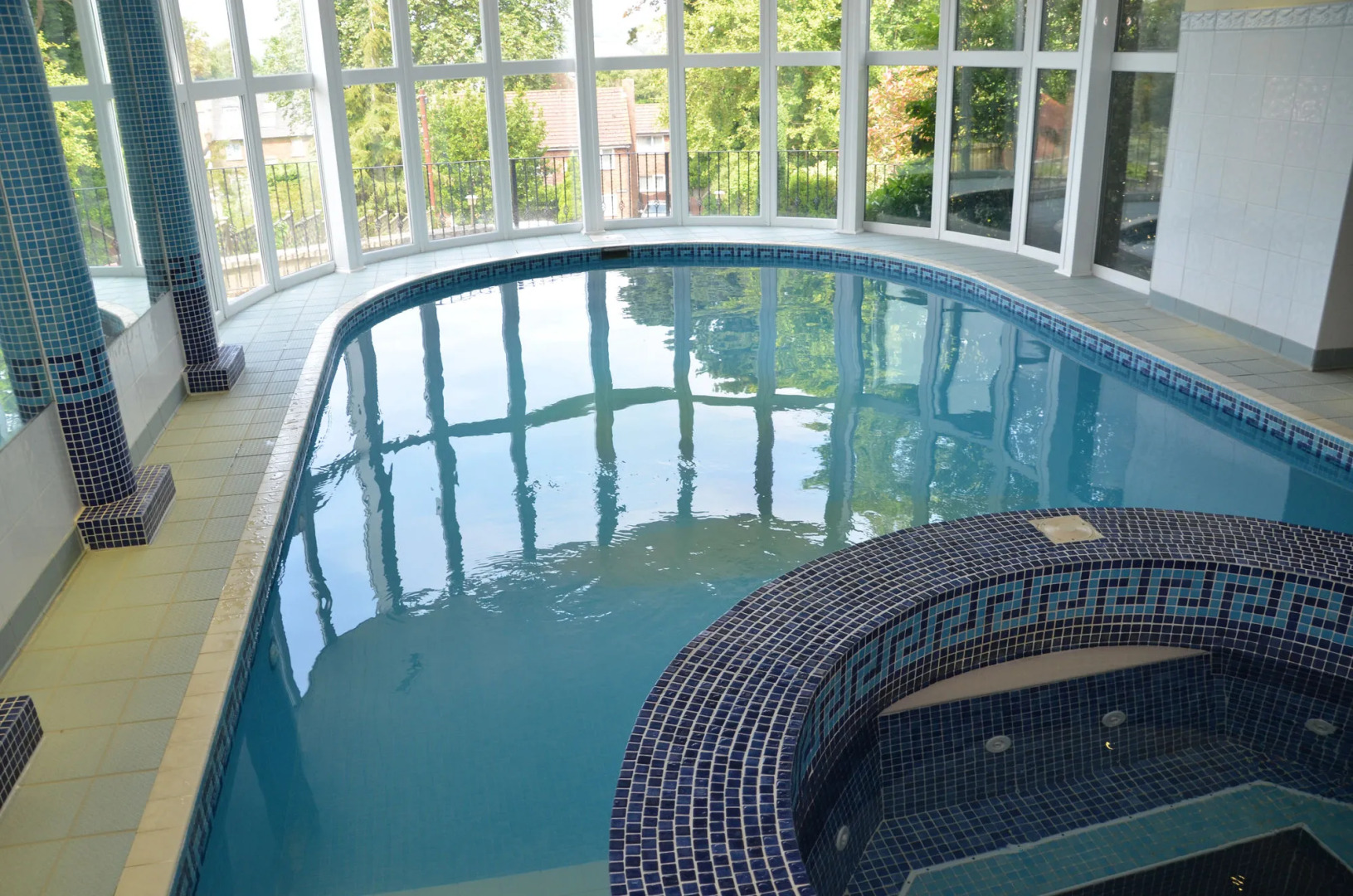 Melville Hall Hotel And Utopia Spa