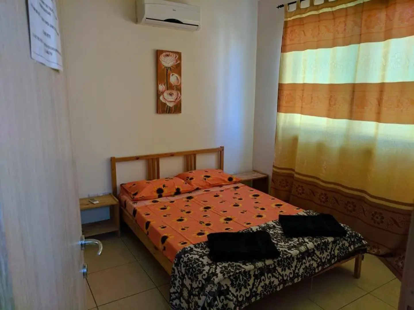 104 Excellent 2 bed apartment with pool view, AC & gym!