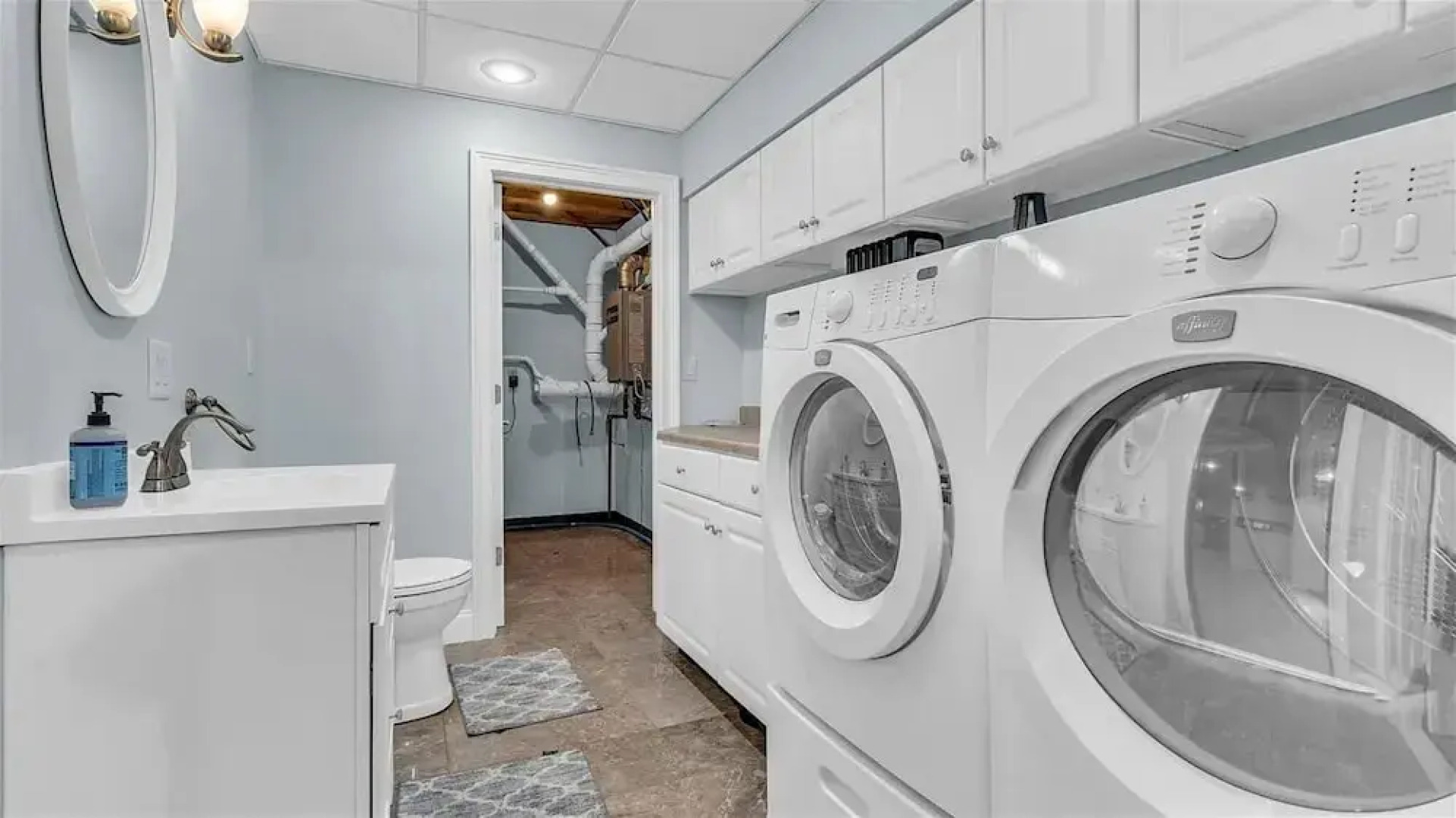 Sandy Cove - Limit 14 4 Bedroom Villa by RedAwning