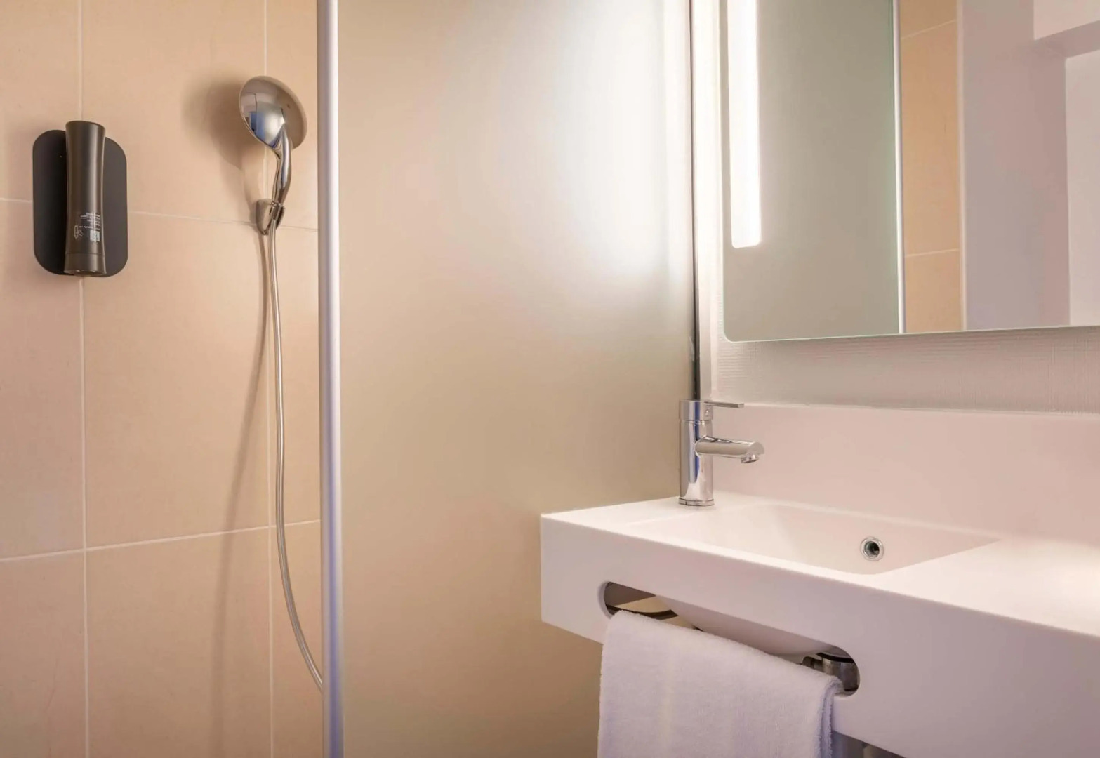 B&B HOTEL Marseille Aéroport Saint-Victoret