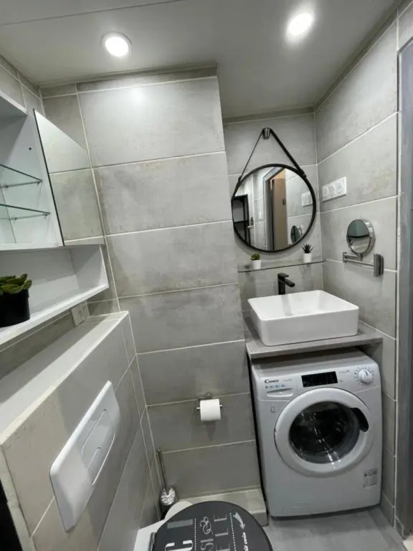 Studio vue port, belle terrasse, piscine