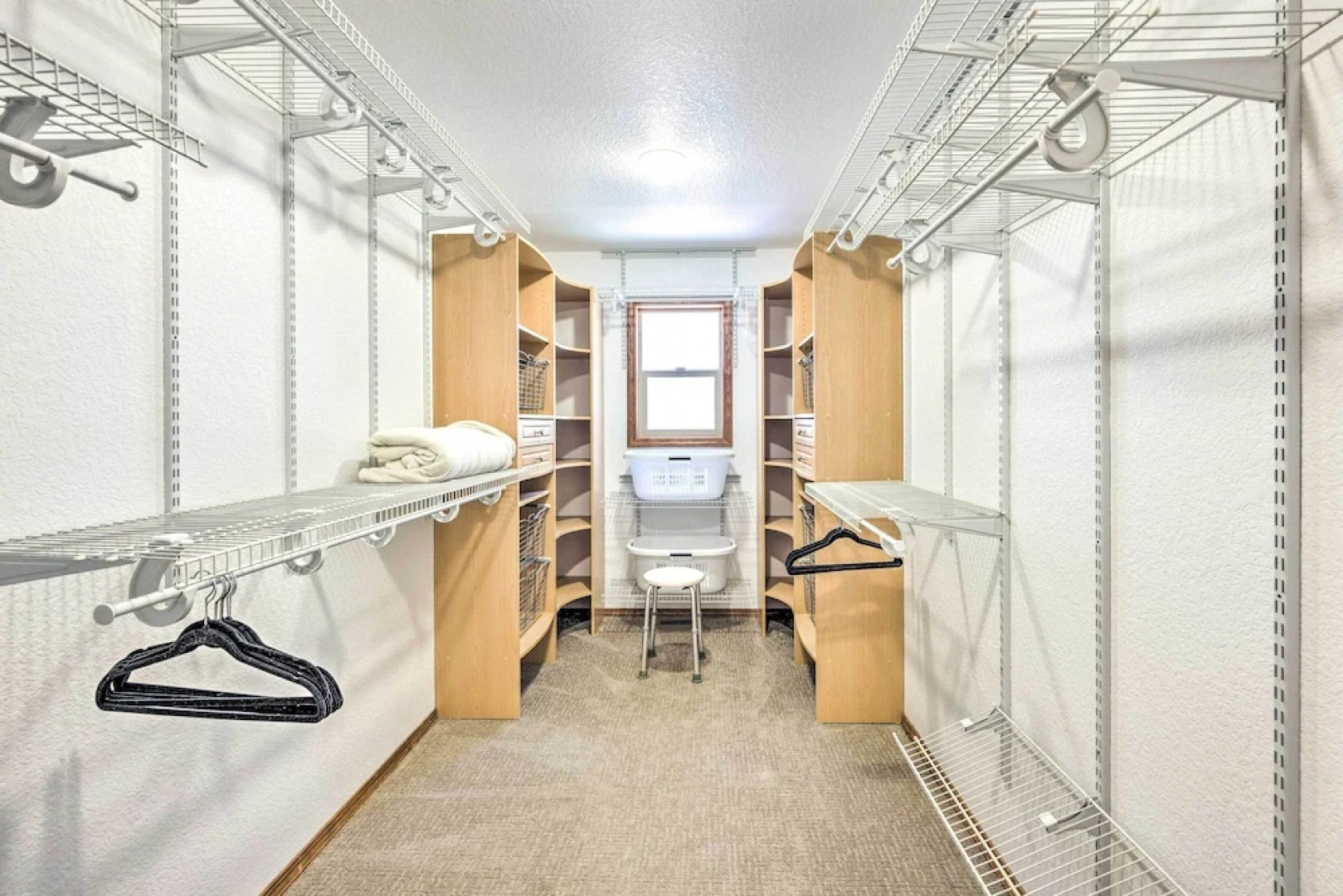 Serene Monument Sanctuary w/ Patio & Fire Pit!