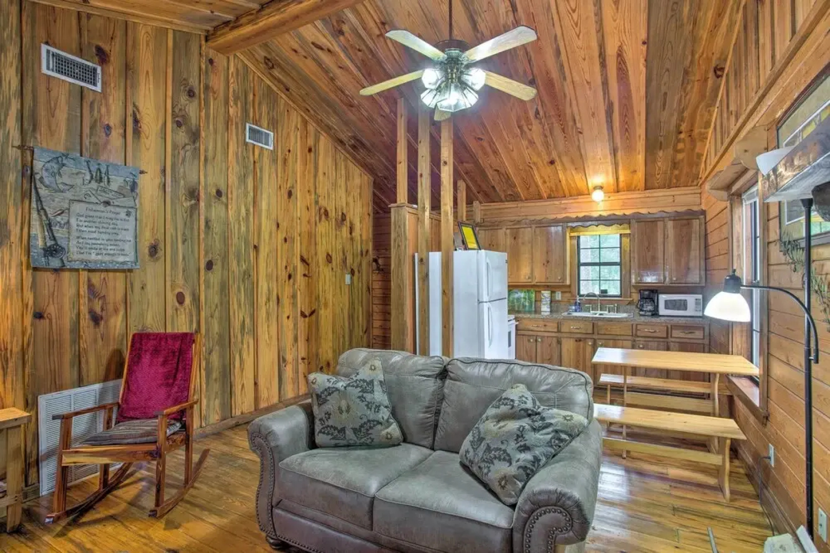Timber Brooke Cabin: Hot Tub & Central Location!
