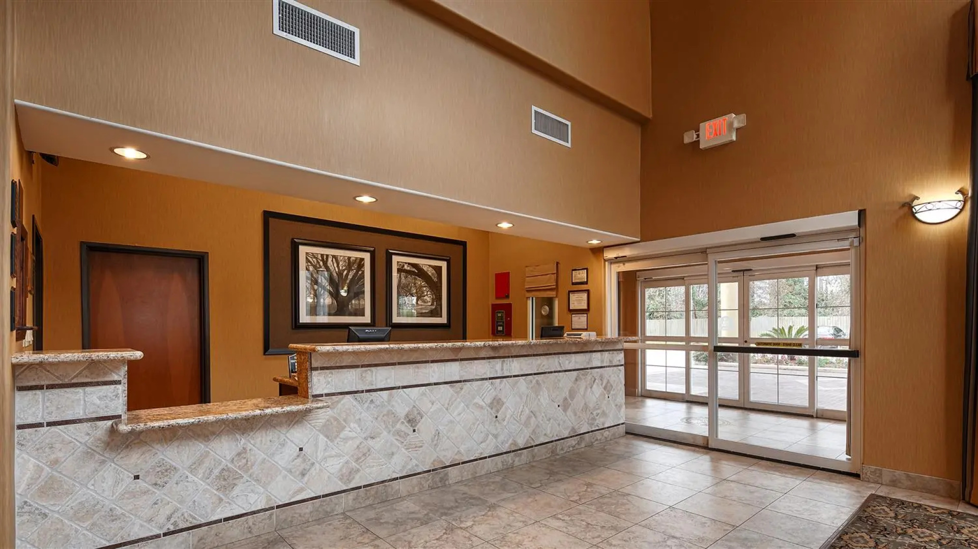 Best Western Plus New Caney Inn Suites