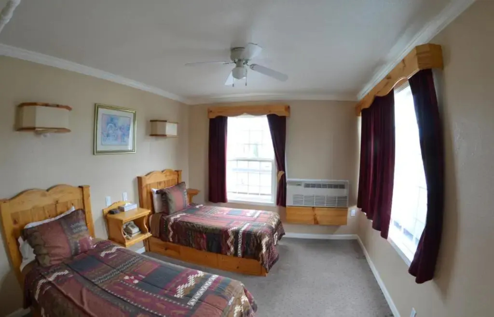 Valley Hotel & 24/7 Open Cafe