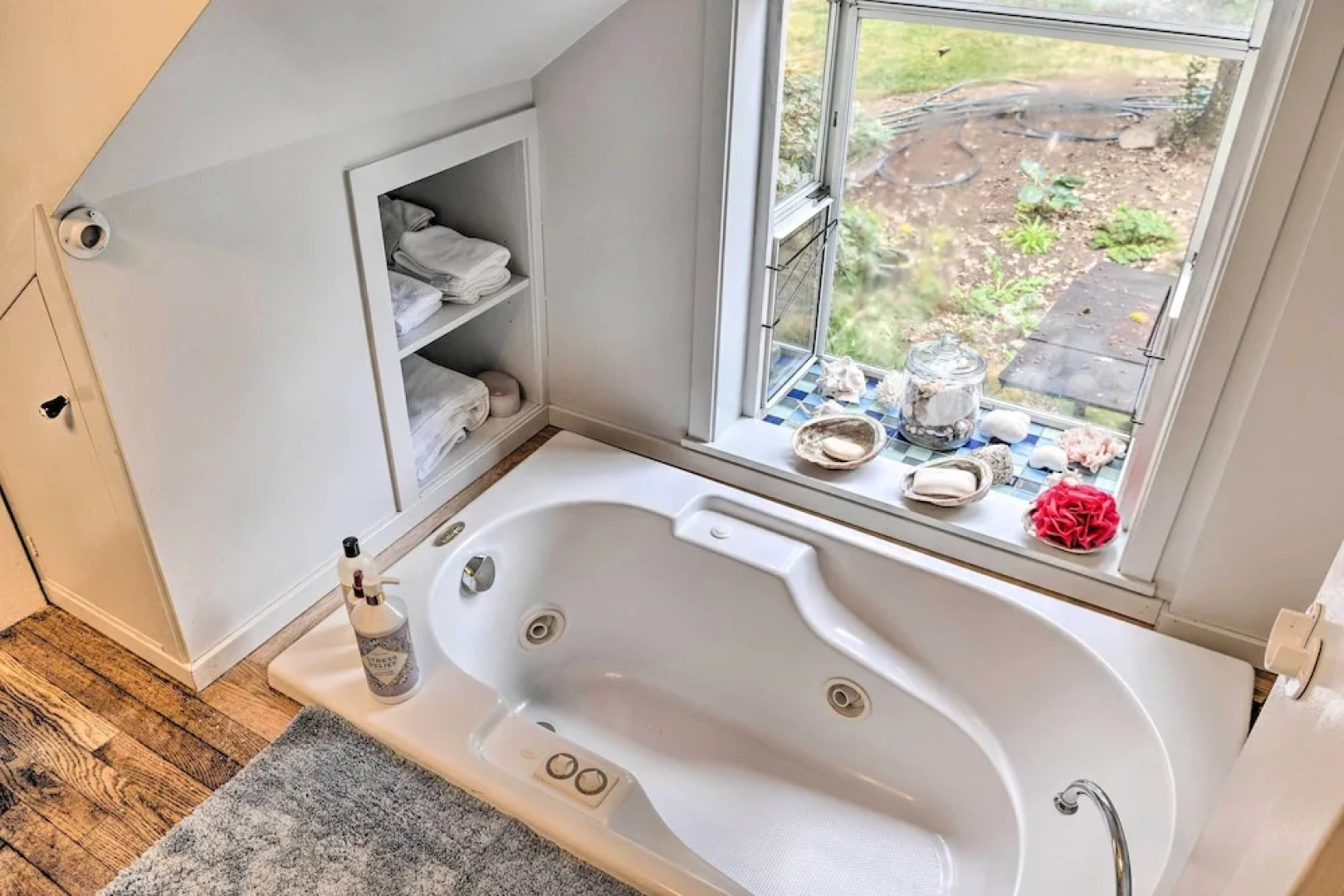 Charming Historic Retreat Near Poverty Bay!
