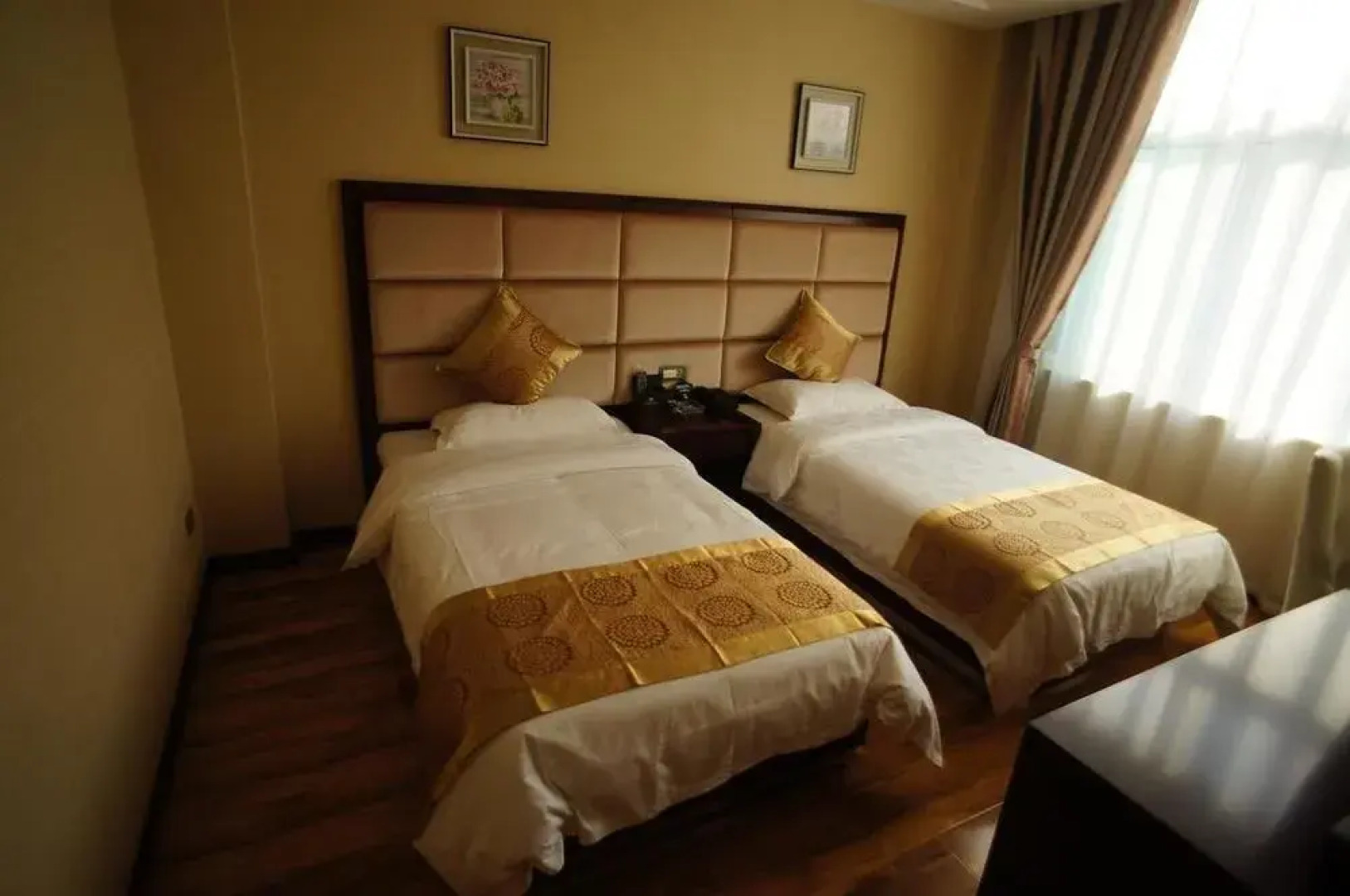 Sunshine Holiday Hotel