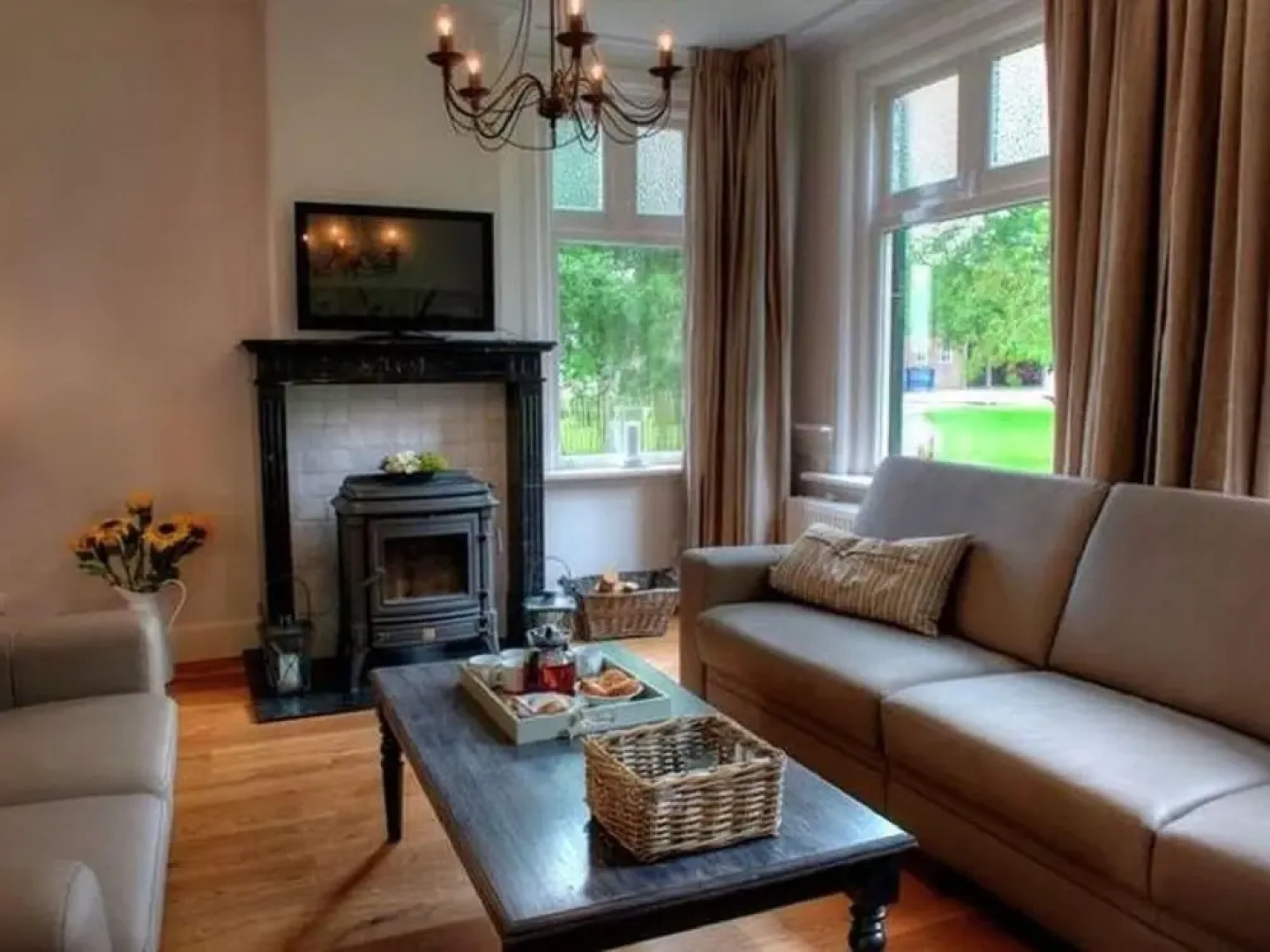 Spacious Farmhouse in Ijzendijke With Garden