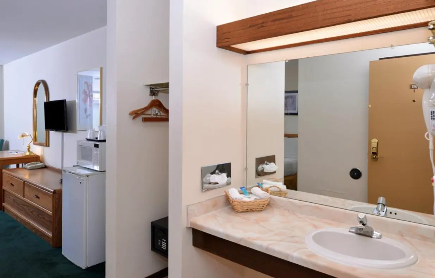 Americas Best Value Inn La Crosse