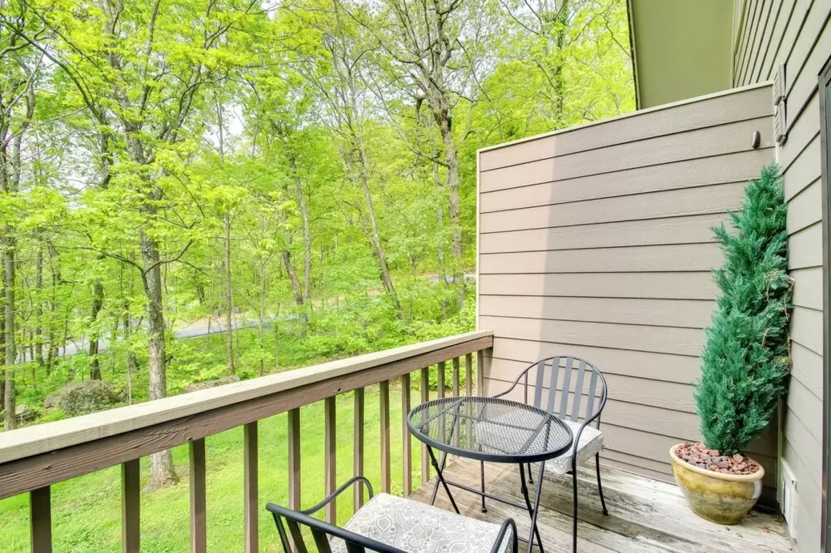 Second-floor Condo w/ Community Pool Access!