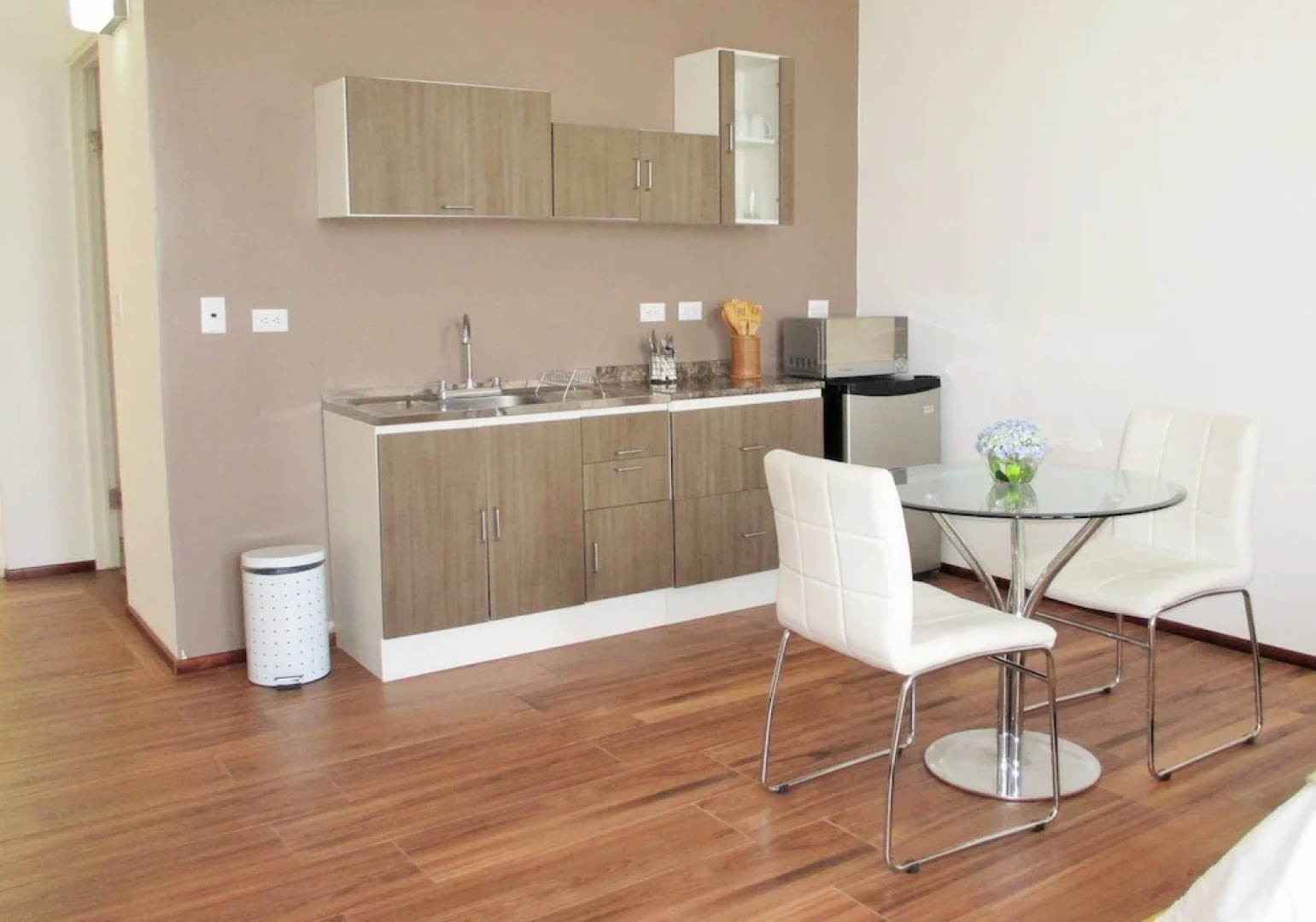 Cedar Cats Apartments