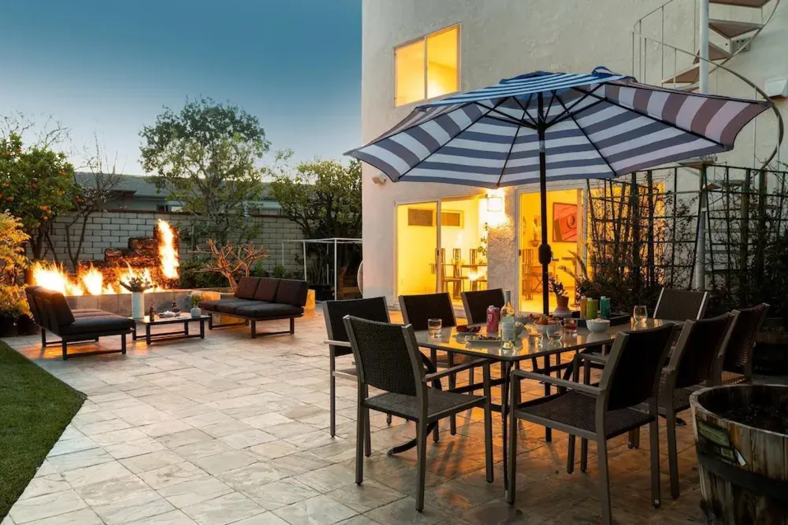 Beachcomber by AvantStay | 1 Block from Beach - Modern Estate w/ Ocean Views