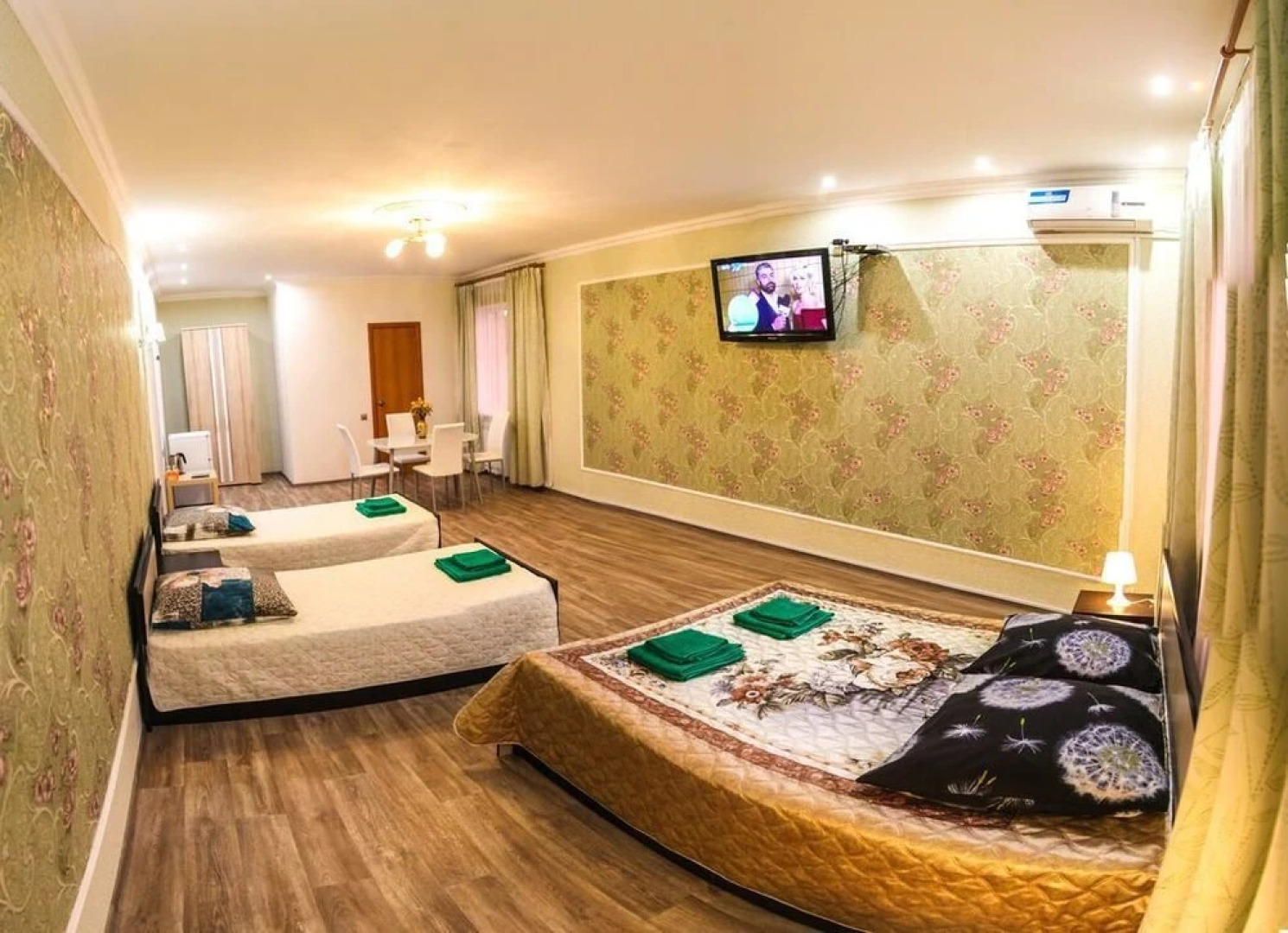 Отель «Мега»