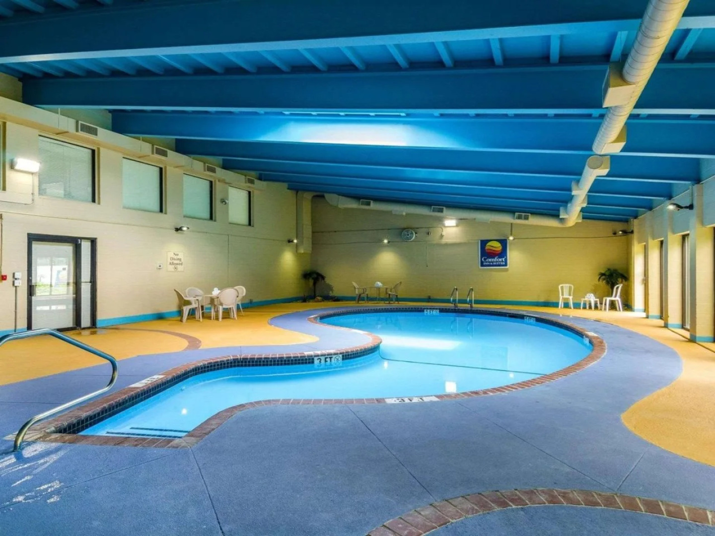 Comfort Inn & Suites Fall River