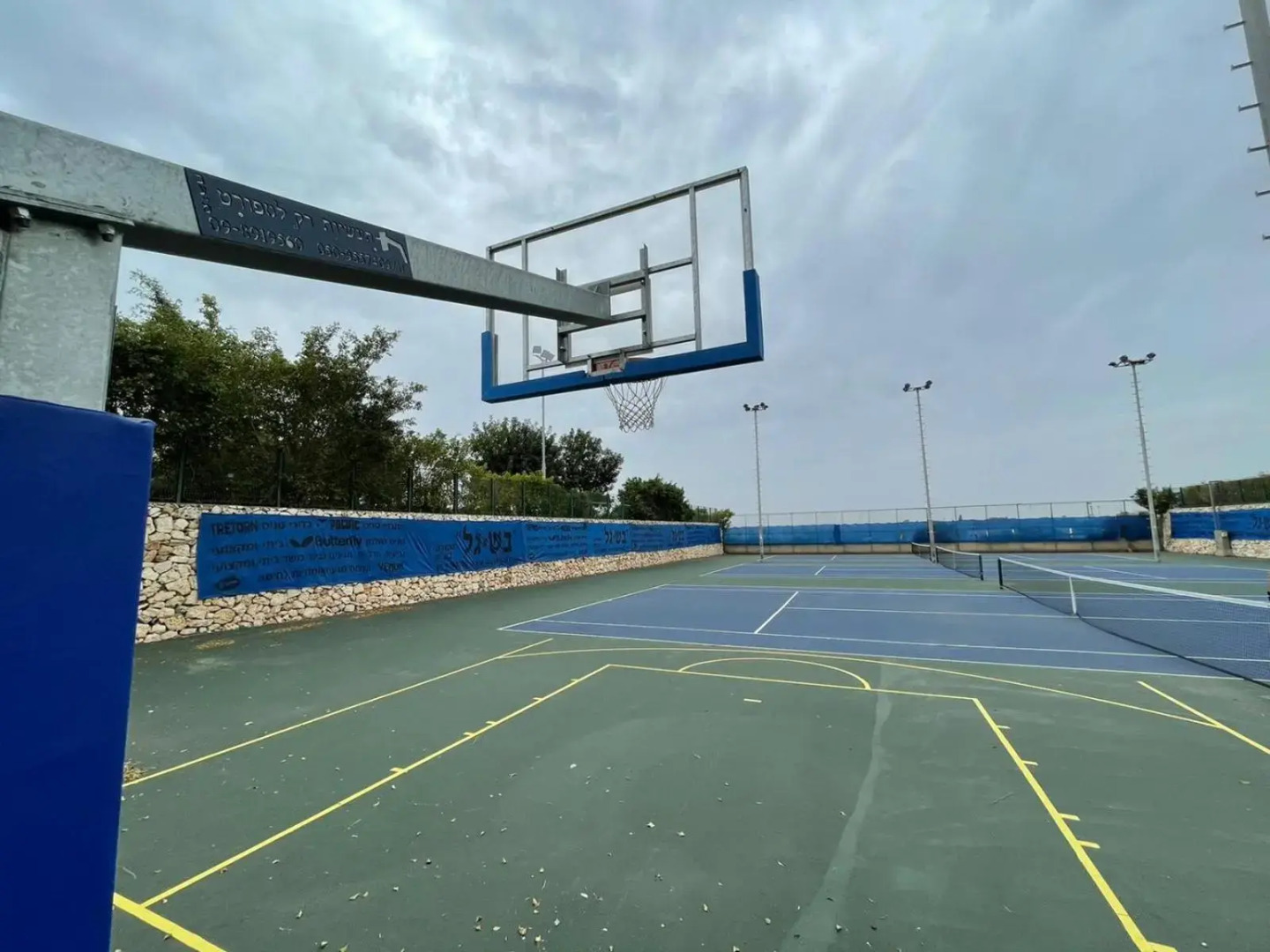 מול הים בקיסריה