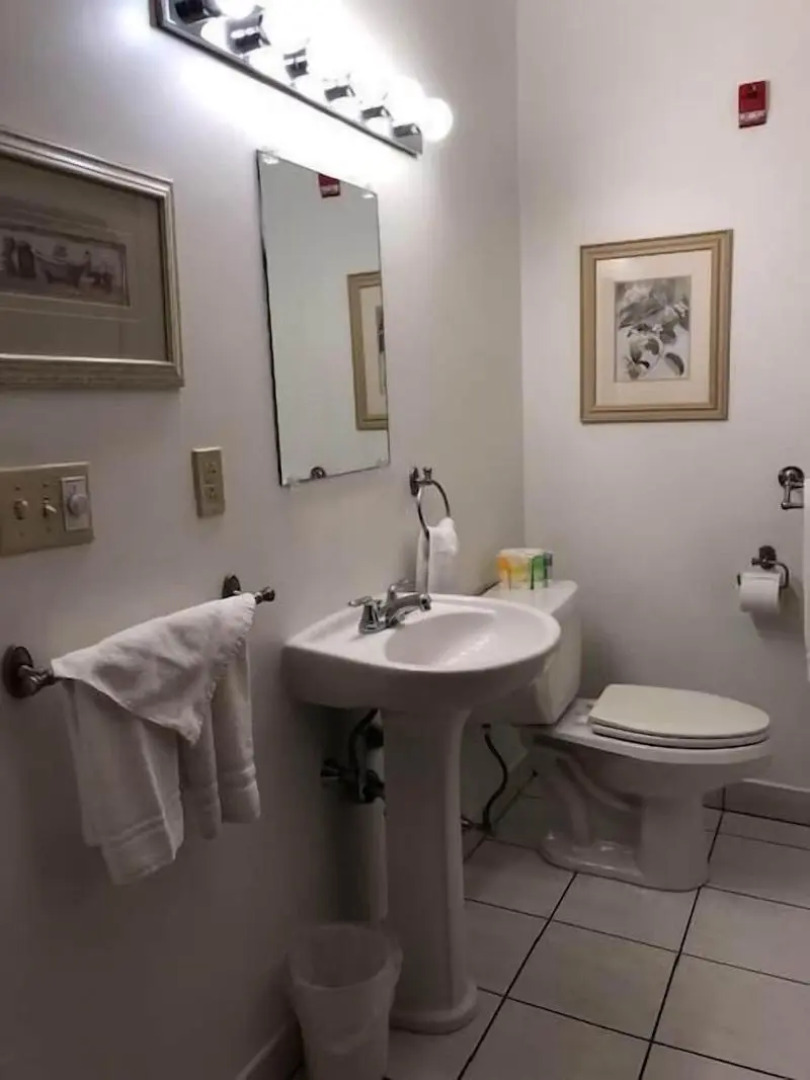 Camelot Restaurant & Inn