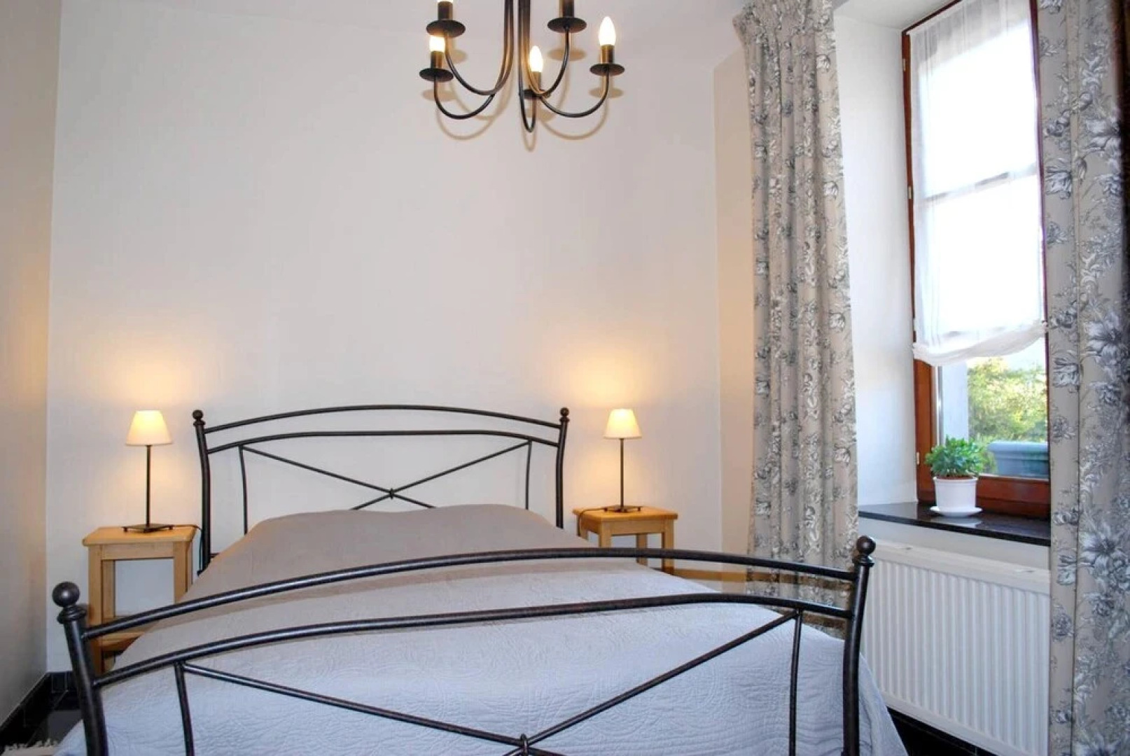 House With 5 Bedrooms in Bertrix, With Enclosed Garden and Wifi