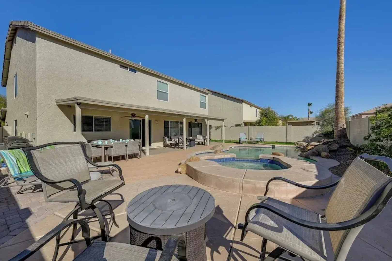 Putting Green, Pool & Spa: Home in Queen Creek!