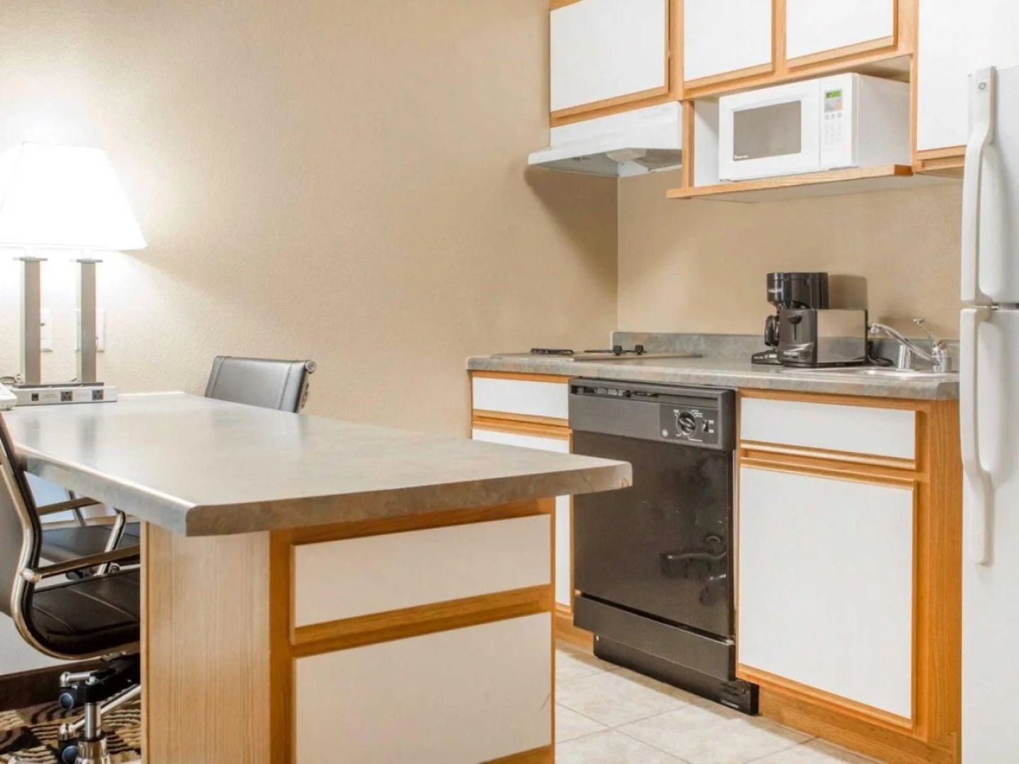 Hawthorn Extended Stay by Wyndham Milwaukee Airport