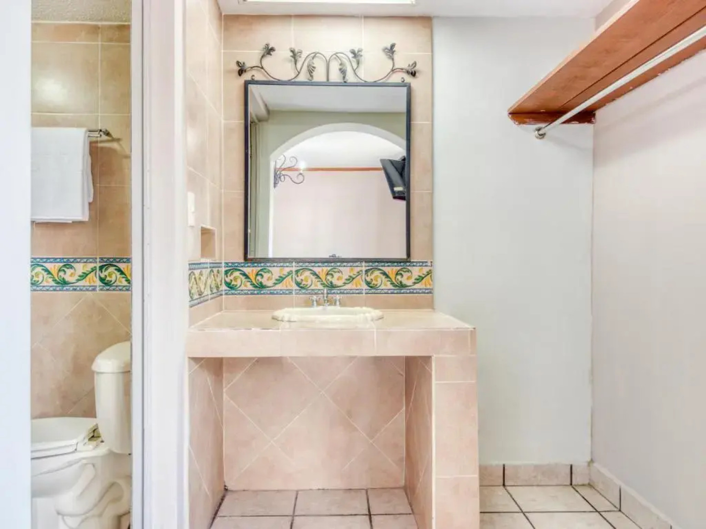 Capital O Hotel La Siesta