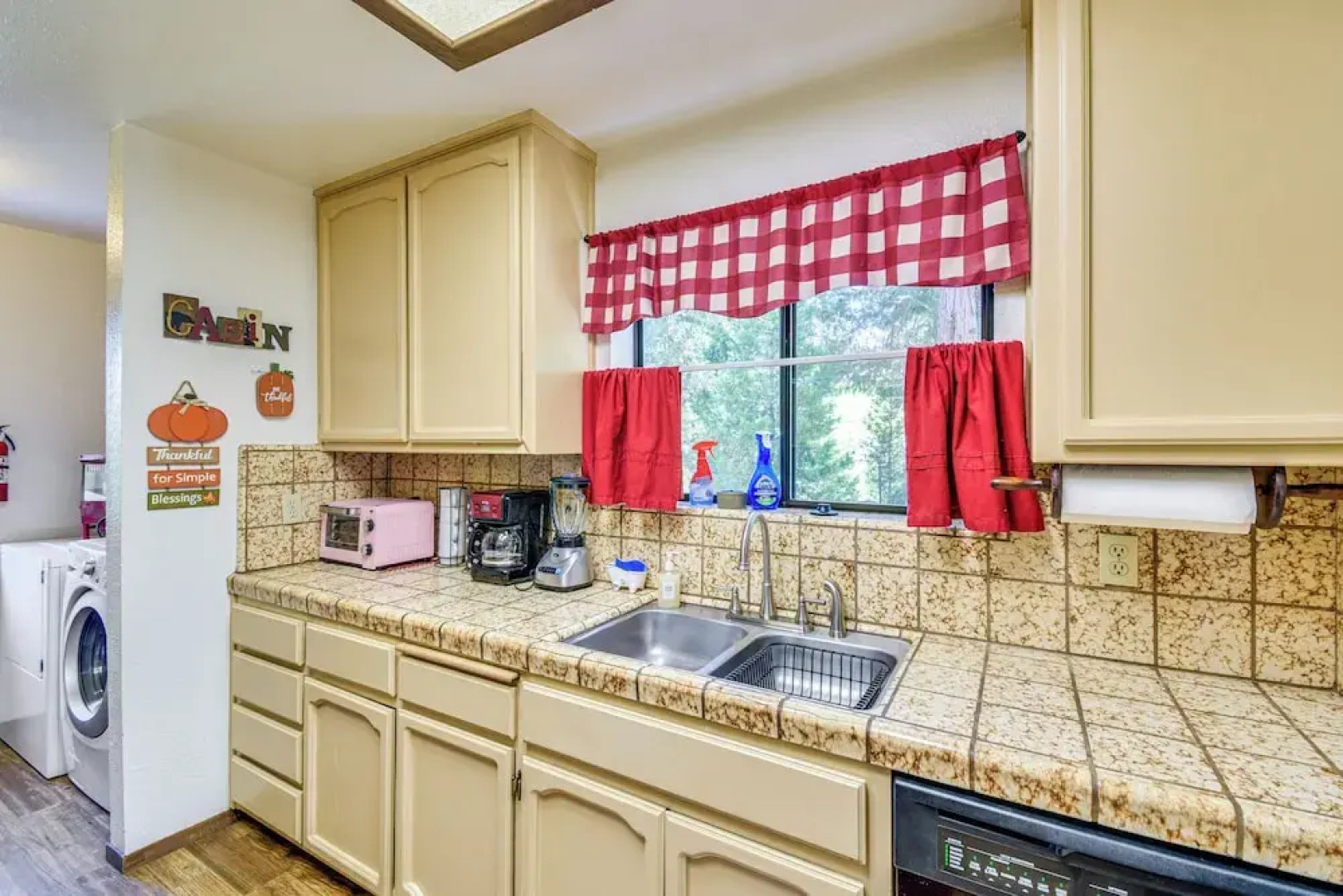 Peaceful Groveland Home w/ Deck + Fire Pit!