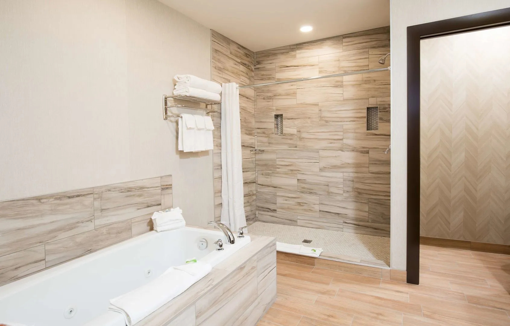 Pomeroy Inn & Suites Prince George