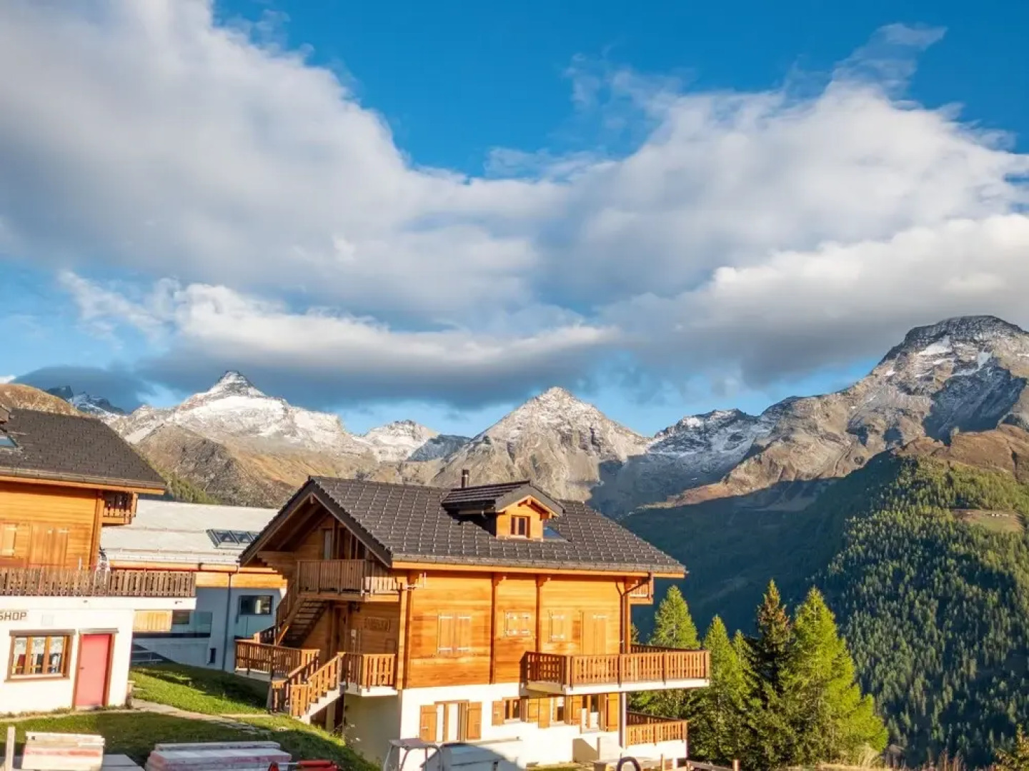 This Chalet is in an Attractive Position in the Car-free Village of Rosswald