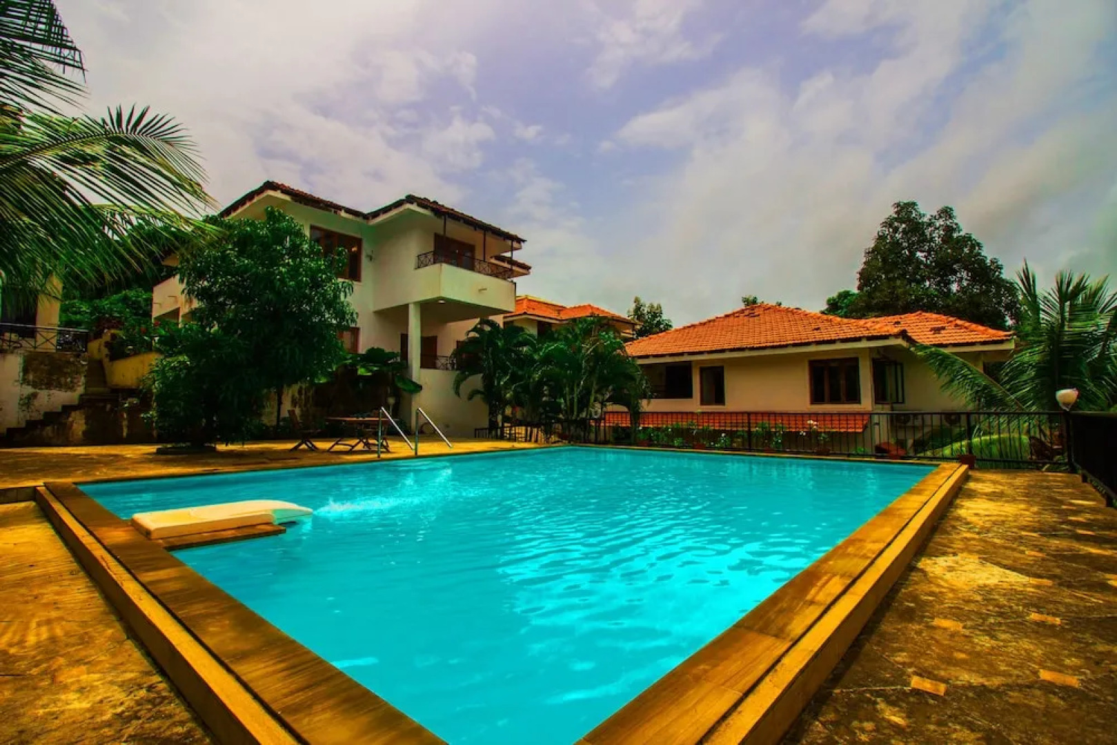 OYO 17402 Home Pool View 4BHK Villa Britona