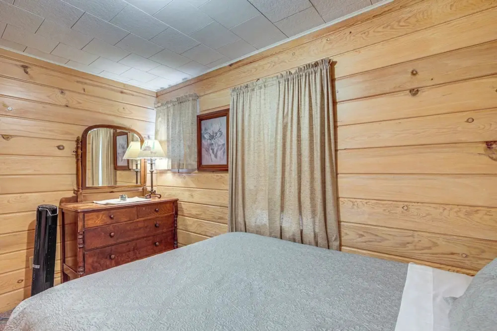 South Twin Lake Cabin w/ Seasonal Dock & Slip!