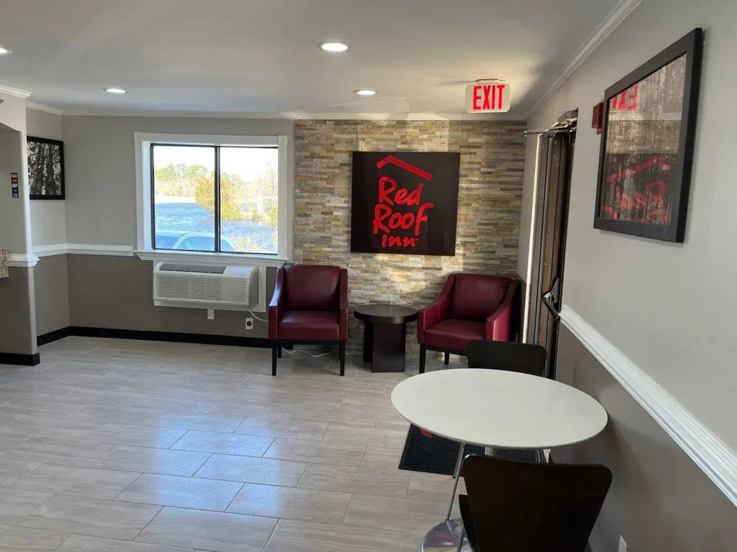 Red Roof Inn Suffolk