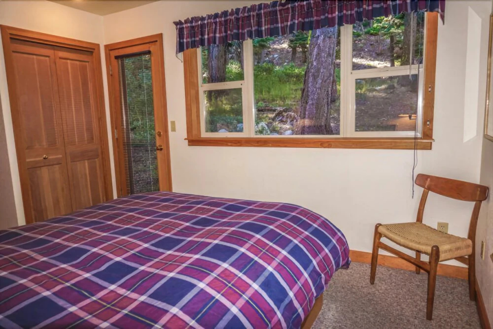 Eagles`s Eyrie 5 Bedrooms 2.5 Bathrooms Home