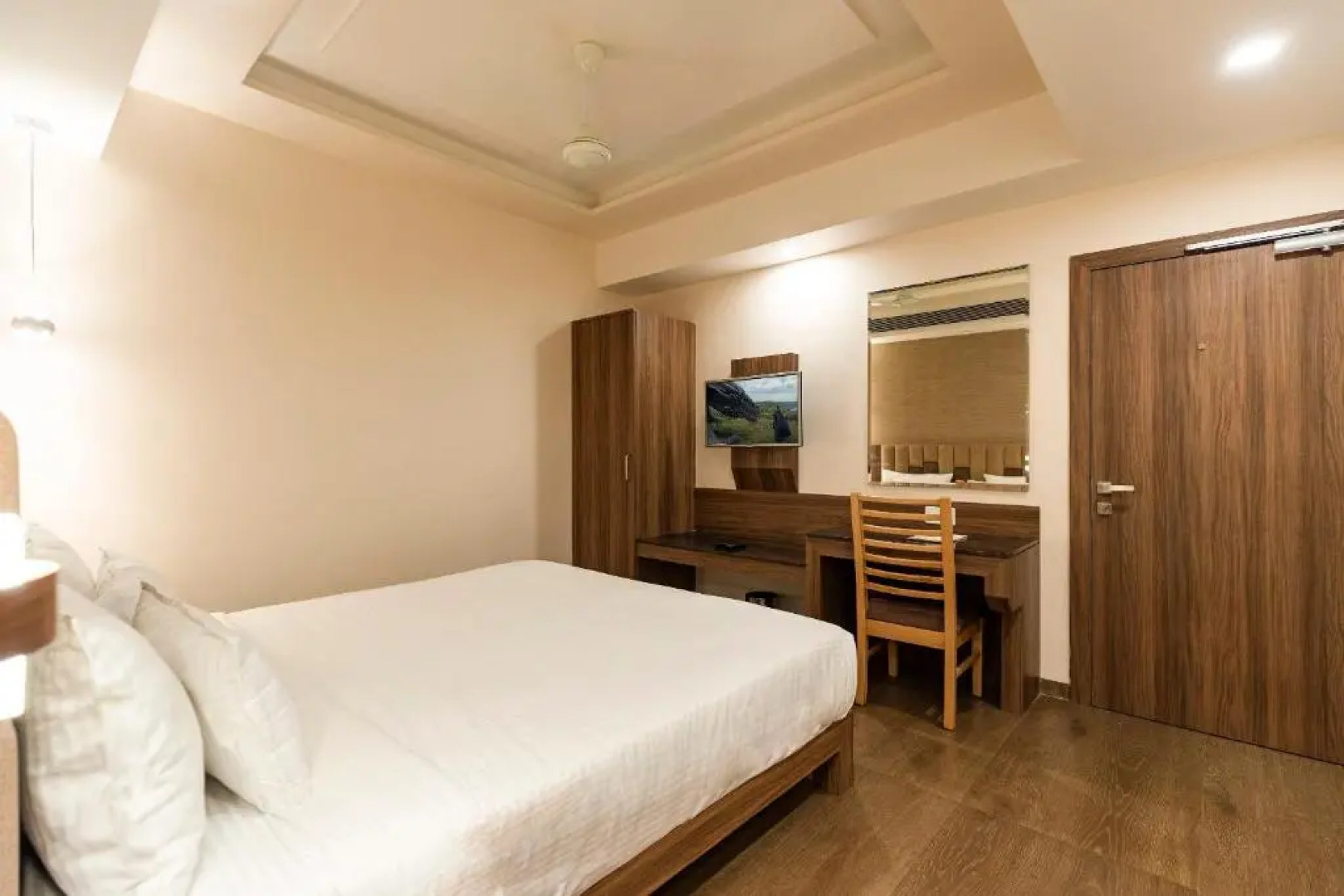 Pride Biznotel Gir Sasan