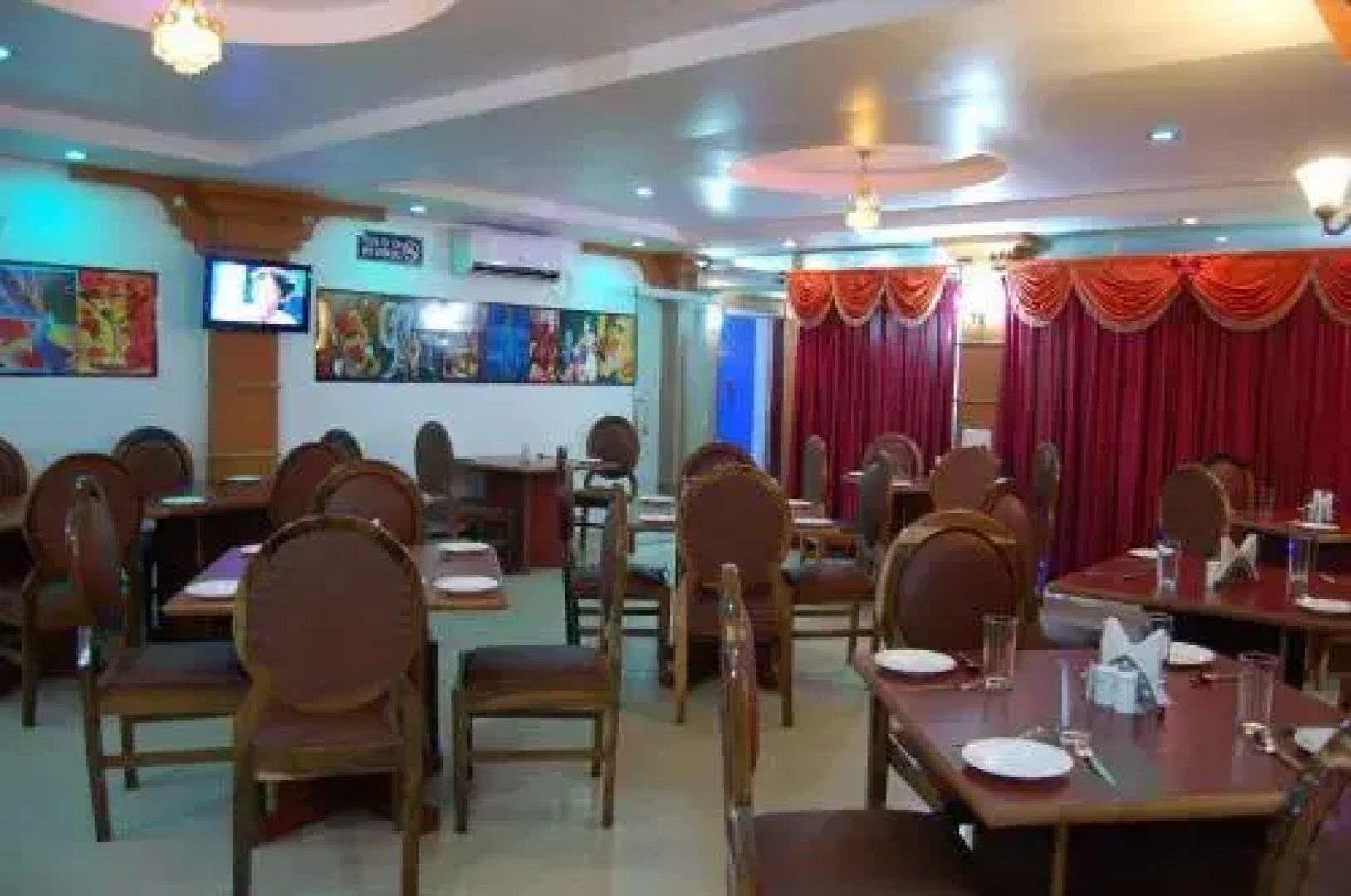 Hotel Monarch Aachal