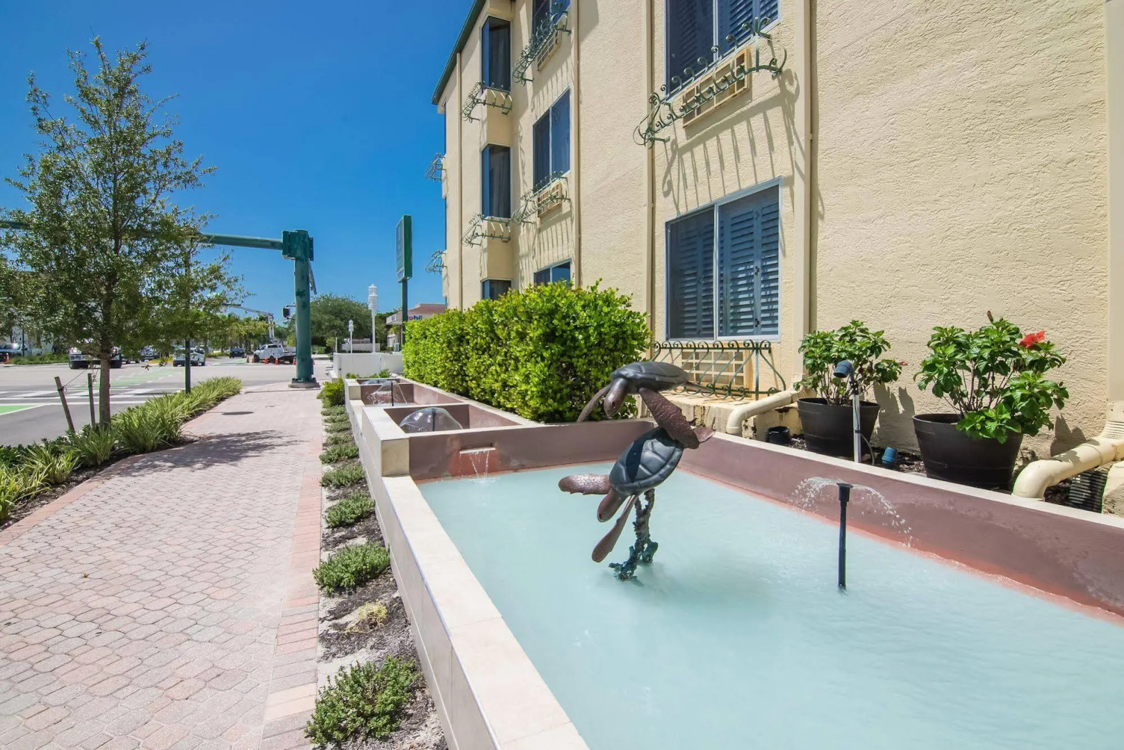 Naples Park Central Hotel