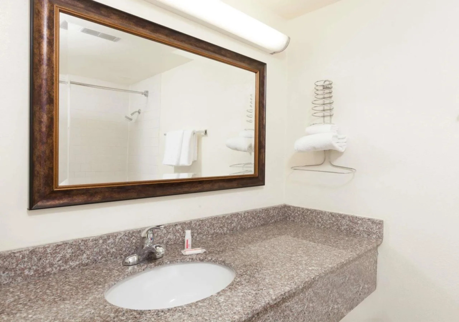 Days Inn by Wyndham Bakersfield