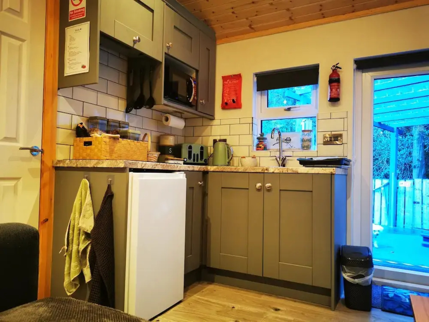 Hottub-nature-familyfriendly-wifi-parking