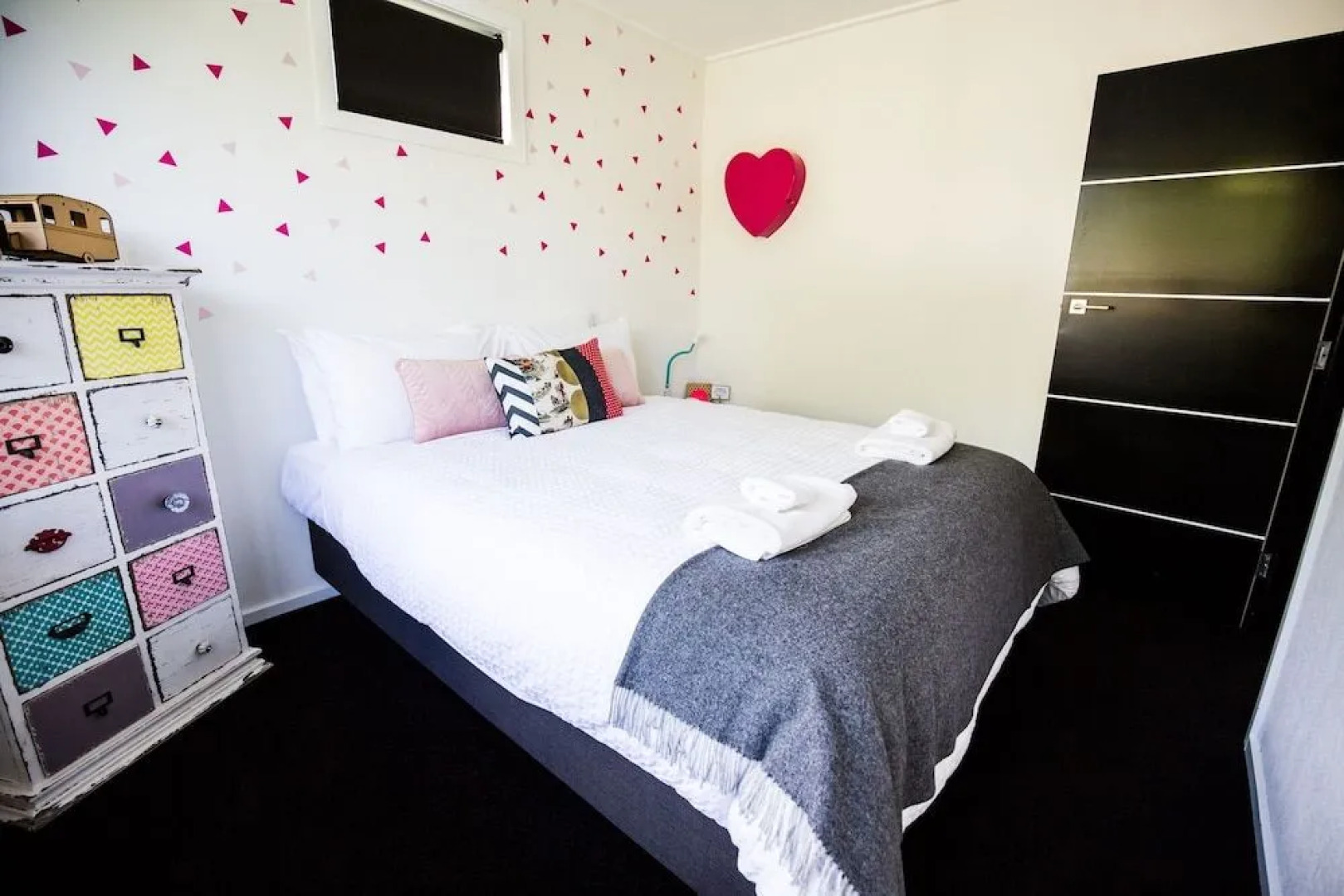 Wanaka Lakefront Gem