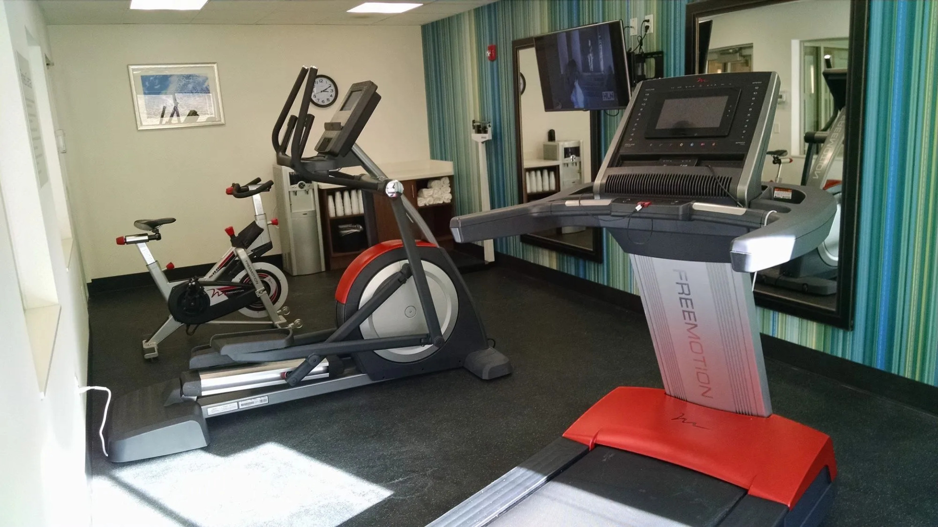 Holiday Inn Express & Suites Price by IHG