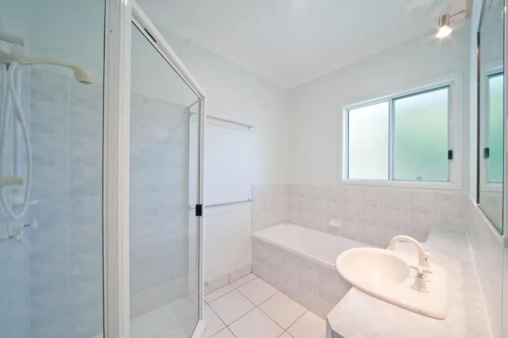 Picturesque on Passage - Shute Harbour