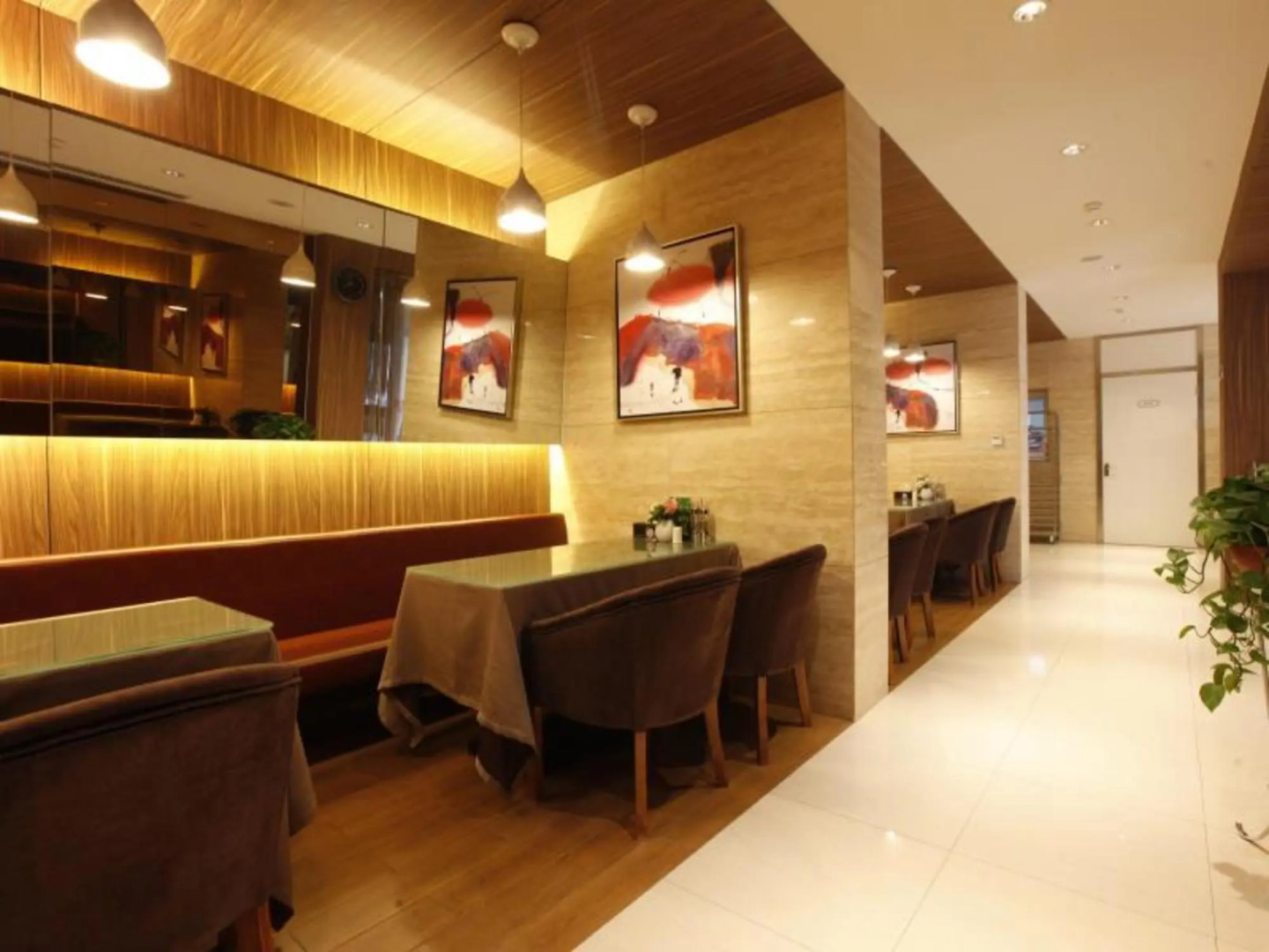 Century Star Urumqi Changjiang Road Hotel