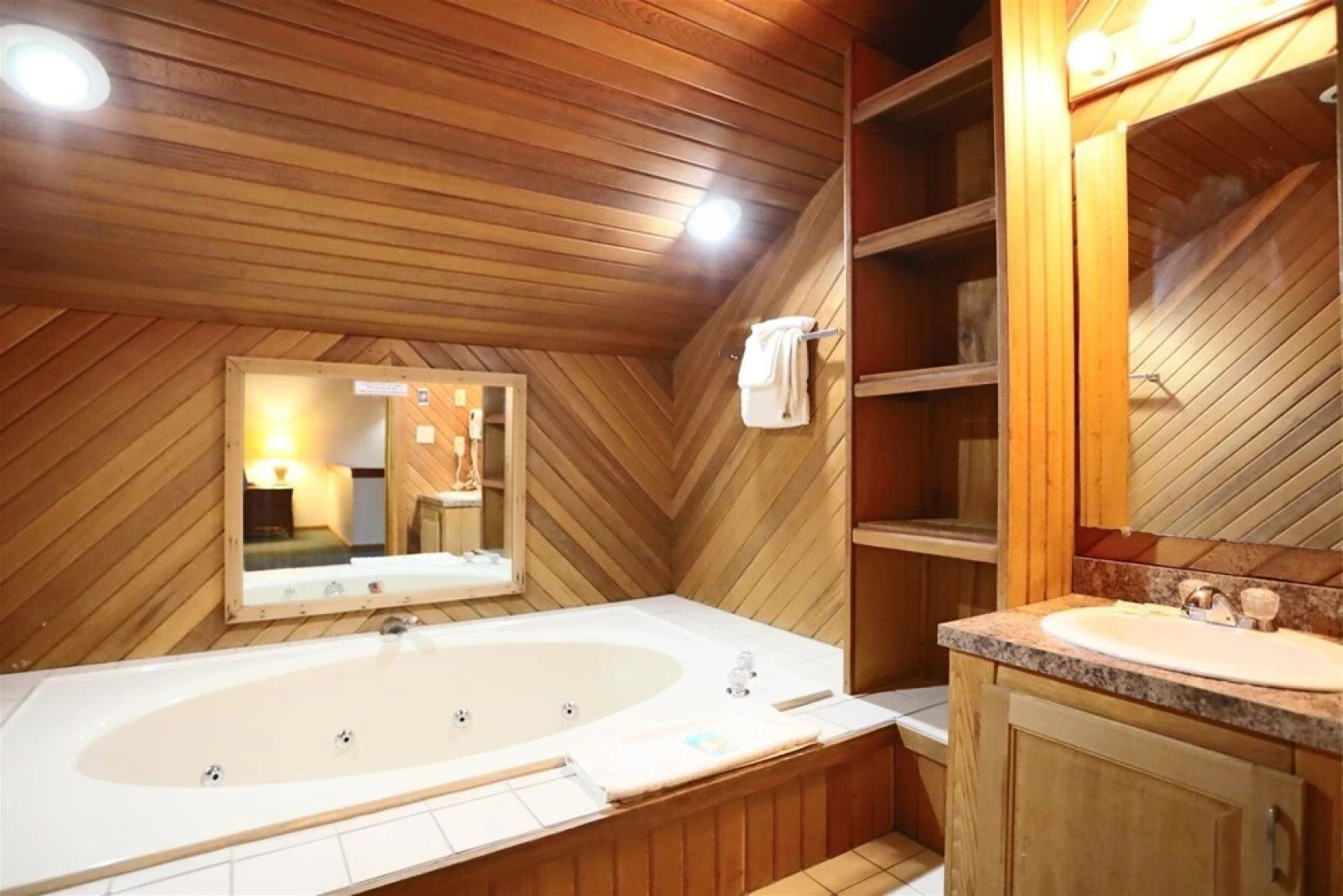 3 Bedroom Deer Park Condo on Lake and Close to Recreation Center - Dp56bw