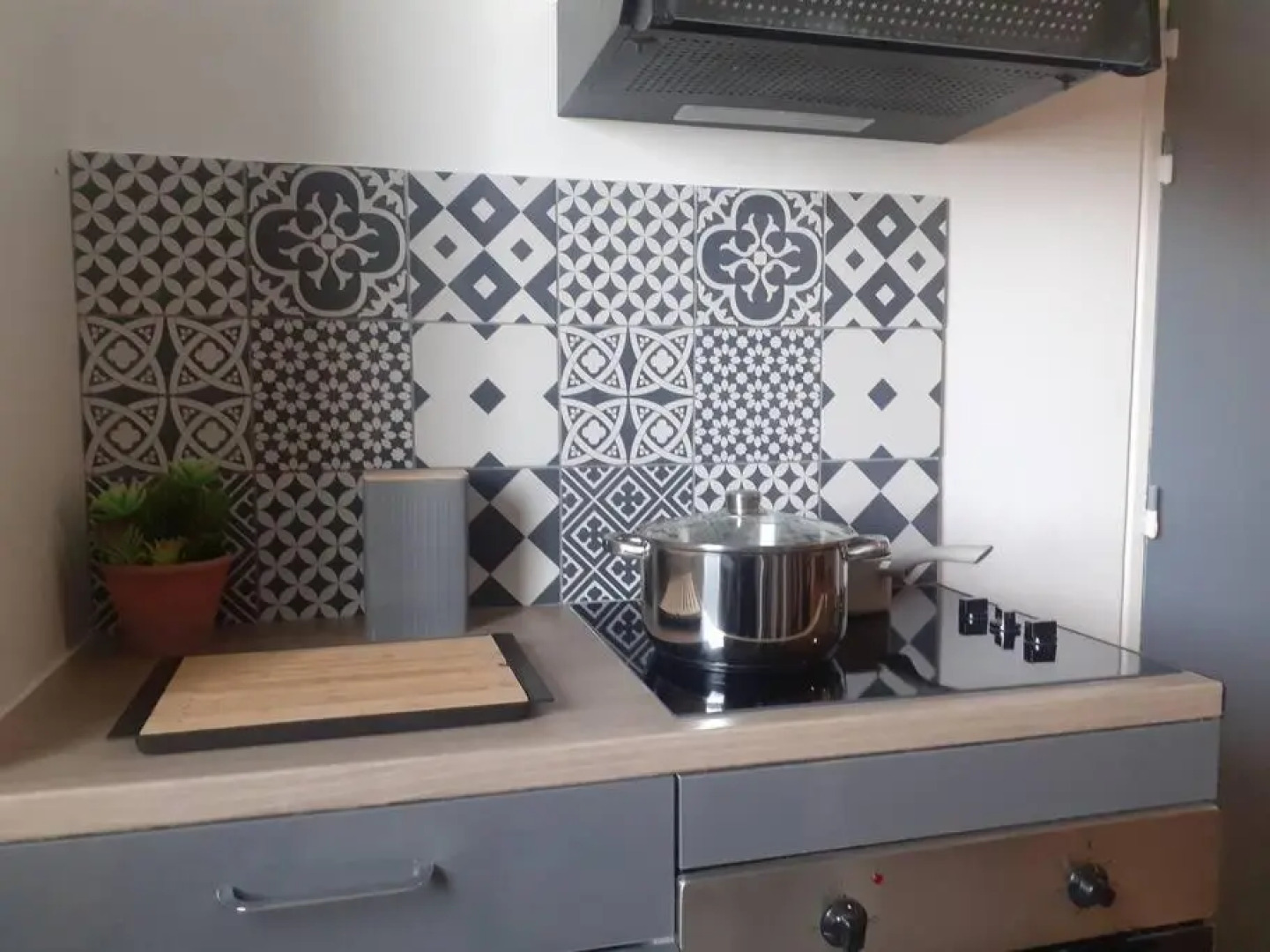 Zarlor magnifique t2 rénové proche clinique